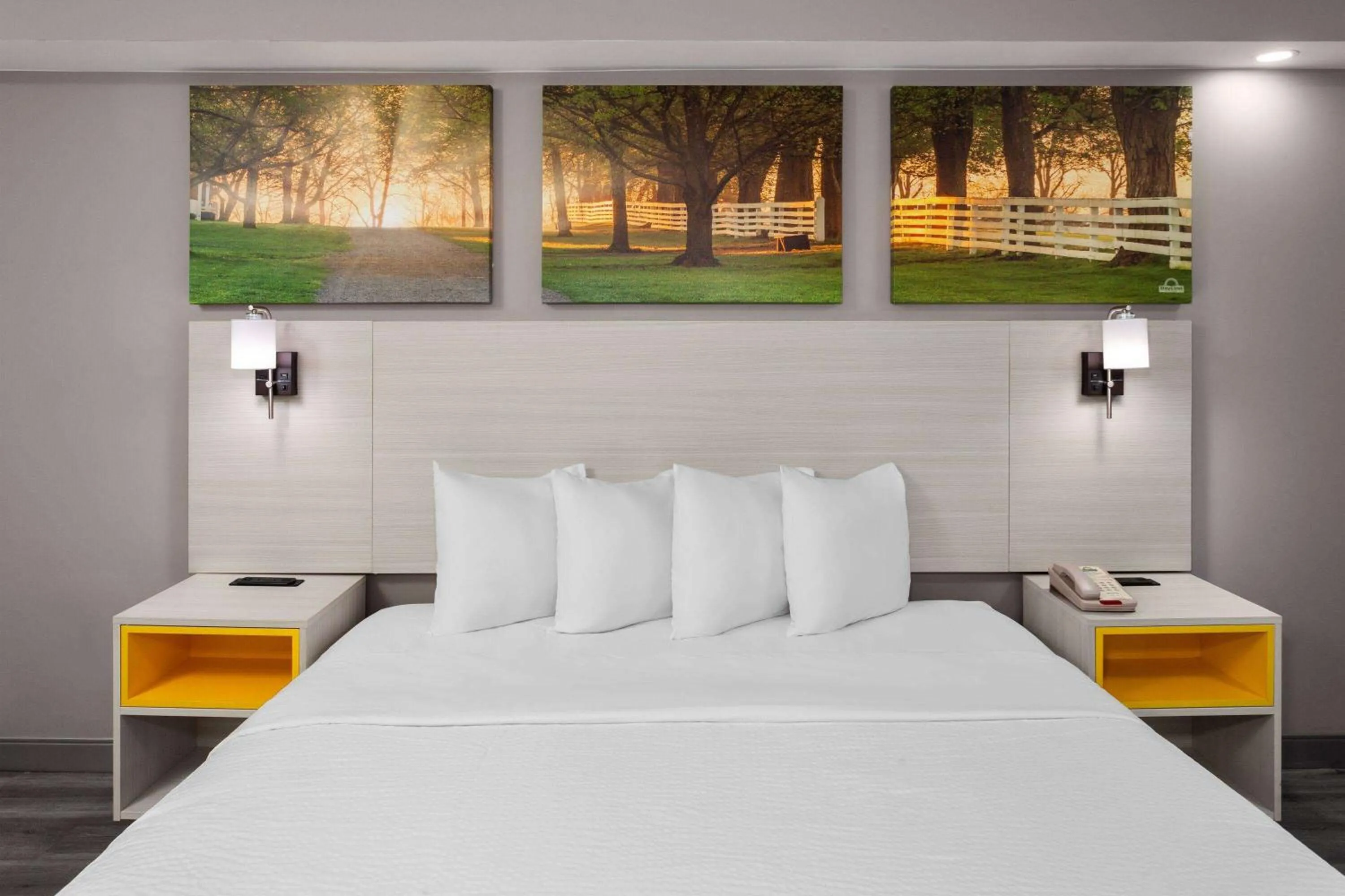 Photo of the whole room, Bed in Days-Inn by Wyndham Baltimore Northwest