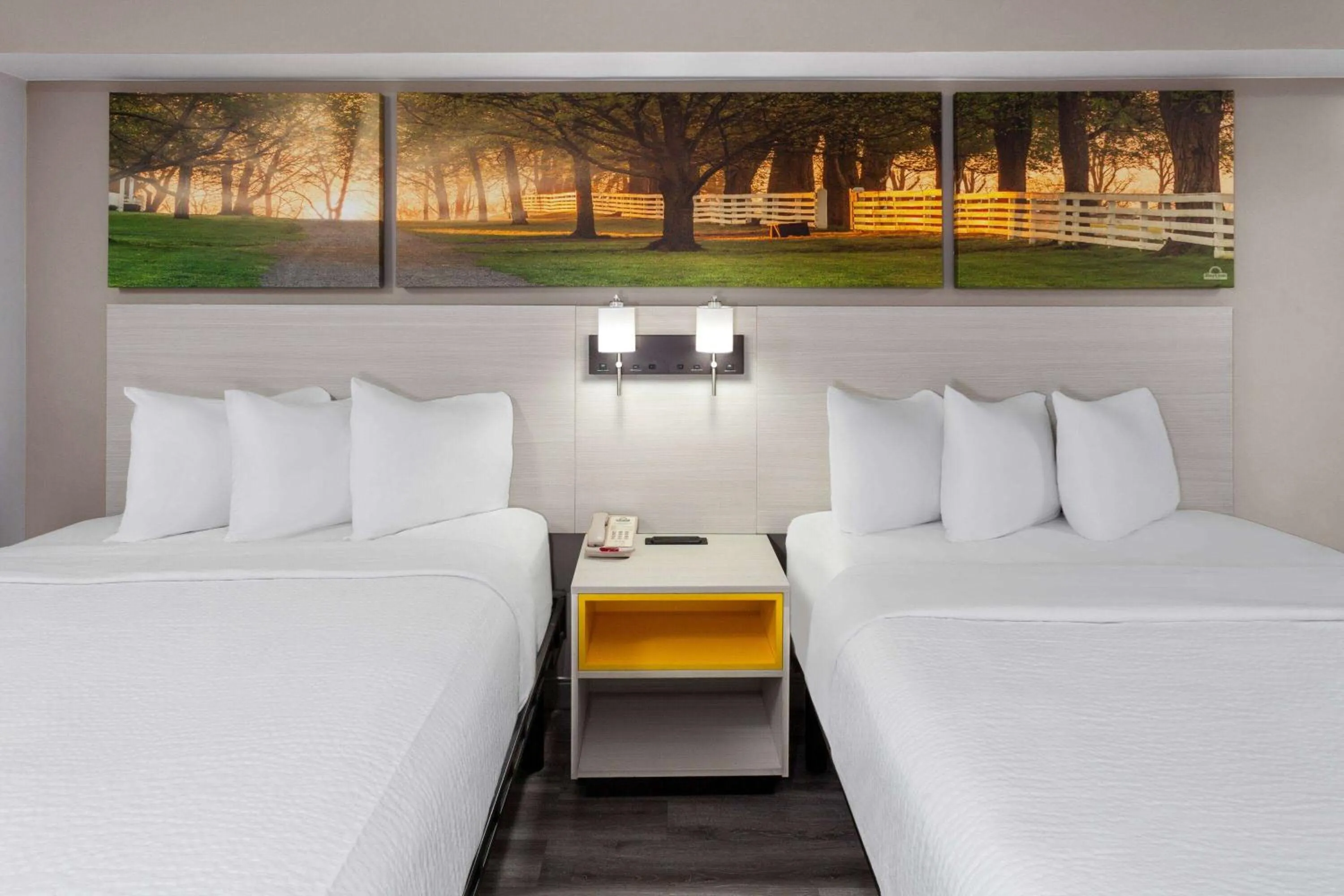 Photo of the whole room, Bed in Days-Inn by Wyndham Baltimore Northwest