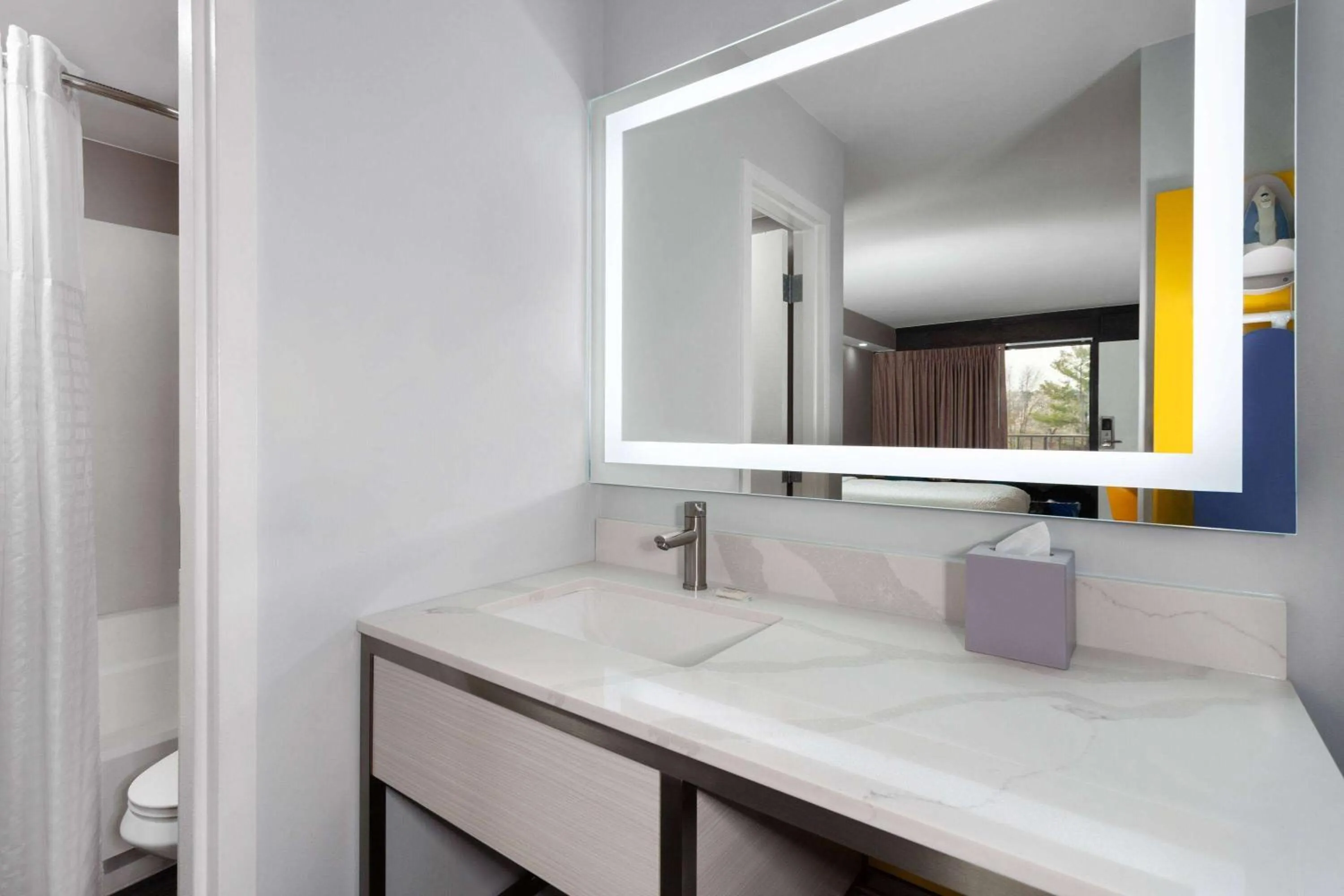 TV and multimedia in Days-Inn by Wyndham Baltimore Northwest