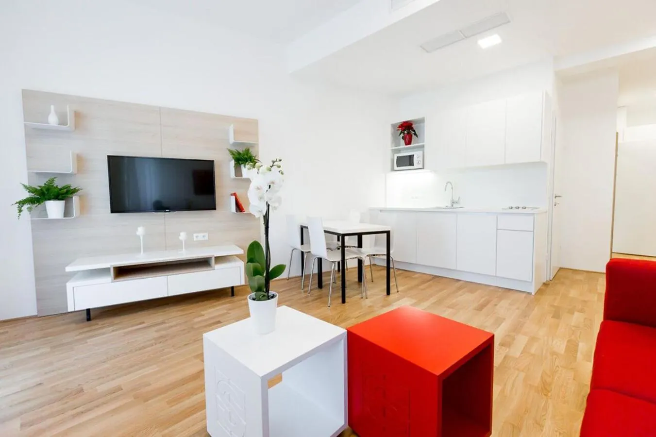 TV and multimedia in SHOME Hotel Graz I Self-Check-In I Free Parking