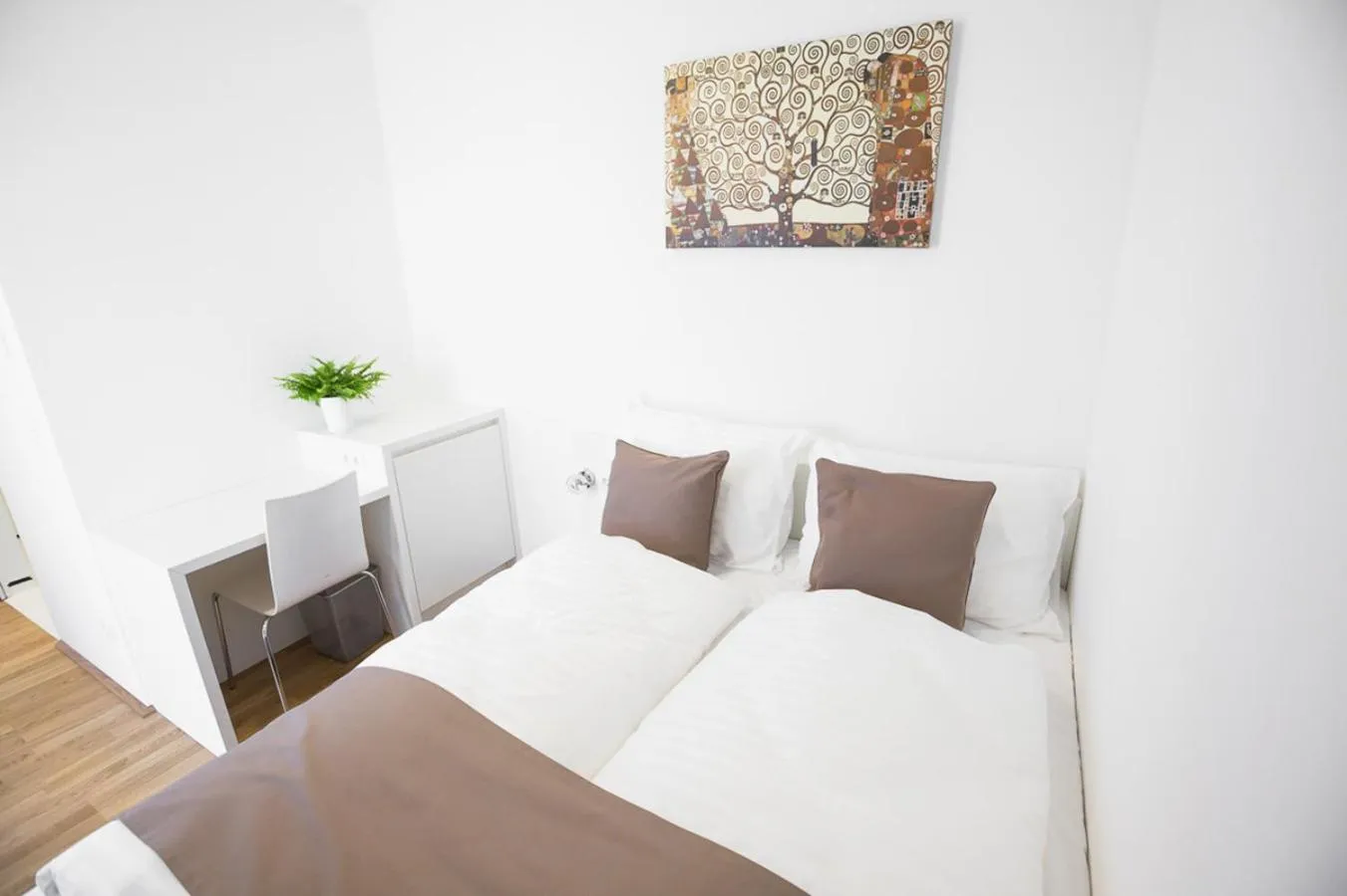 Bed in SHOME Hotel Graz I Self-Check-In I Free Parking