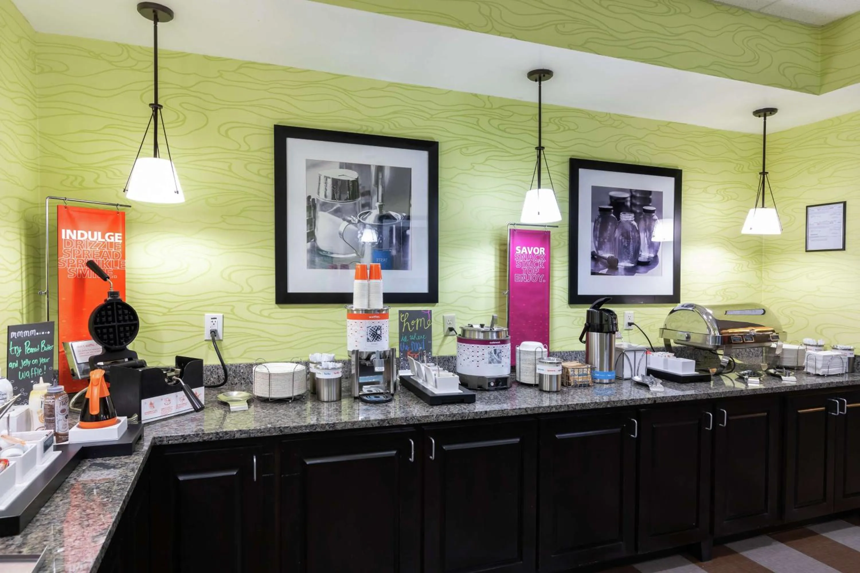 Dining area in Hampton Inn Houma