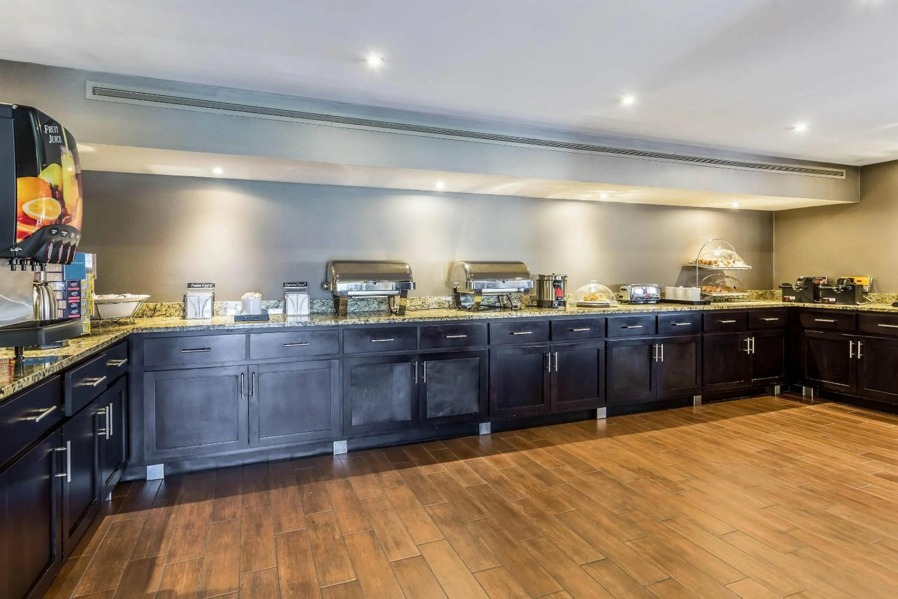 Breakfast in Clarion Pointe Huntsville Research Park