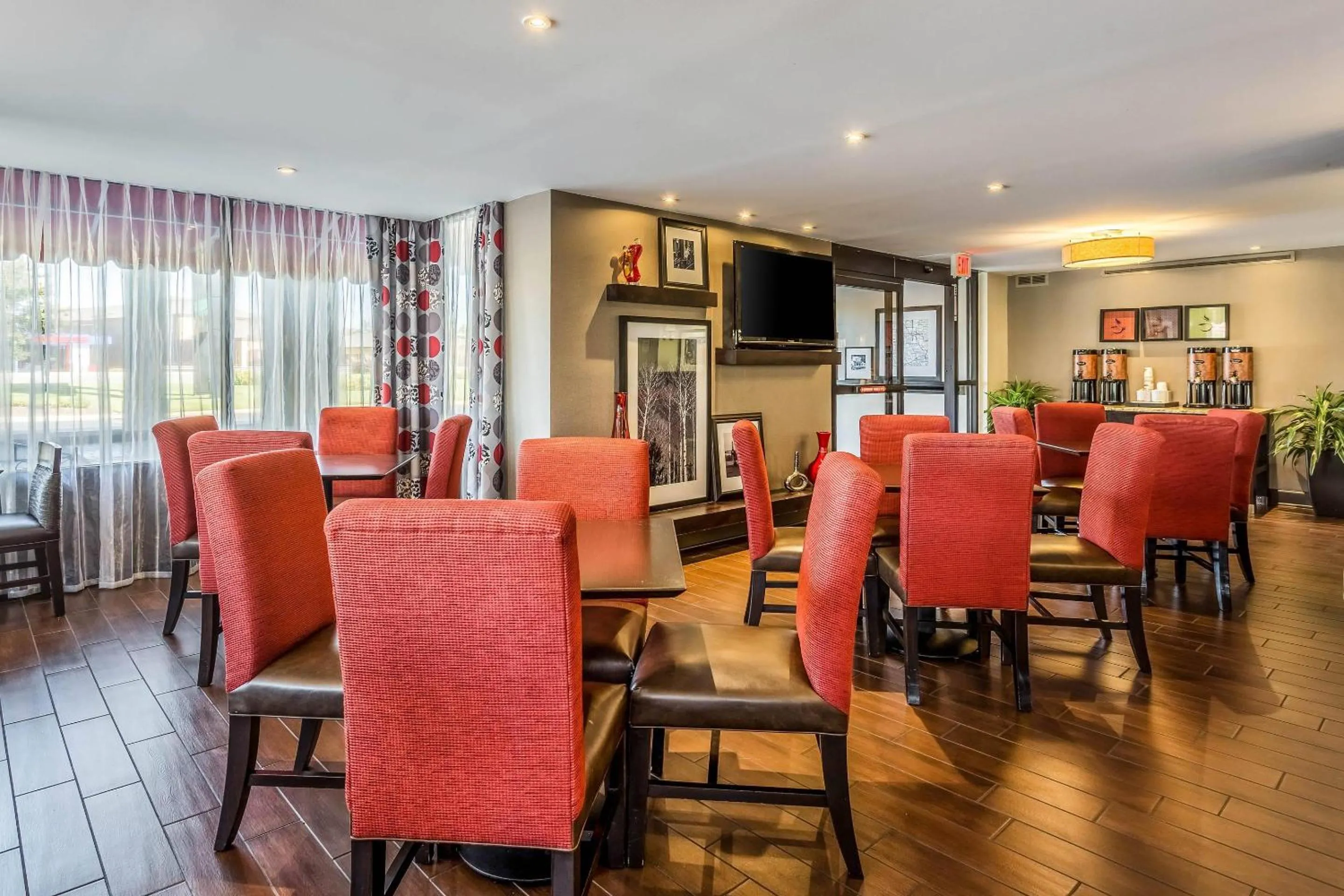 Breakfast in Clarion Pointe Huntsville Research Park