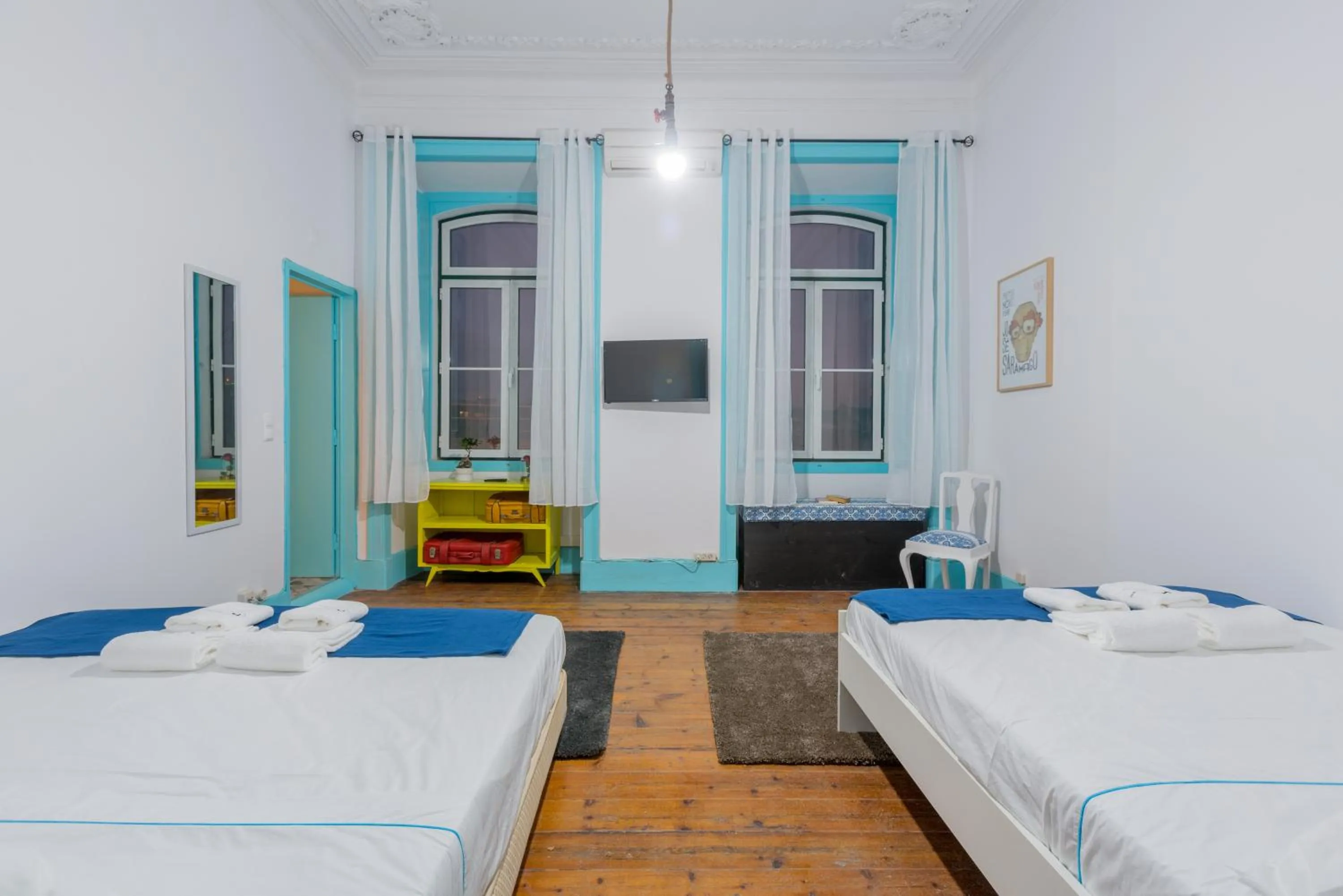 Photo of the whole room, Bed in C&O Guest House Lisbon