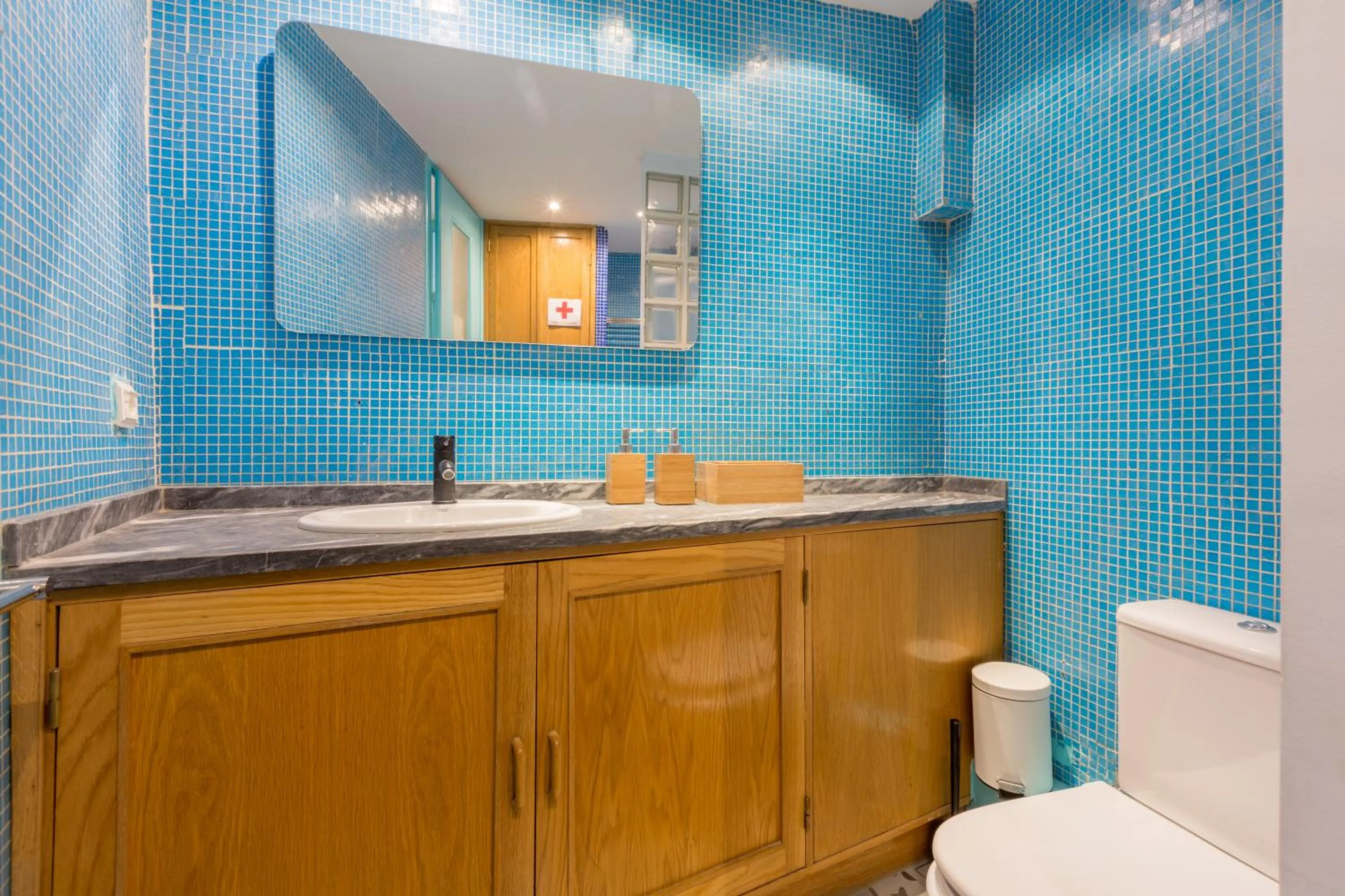 Toilet in C&O Guest House Lisbon