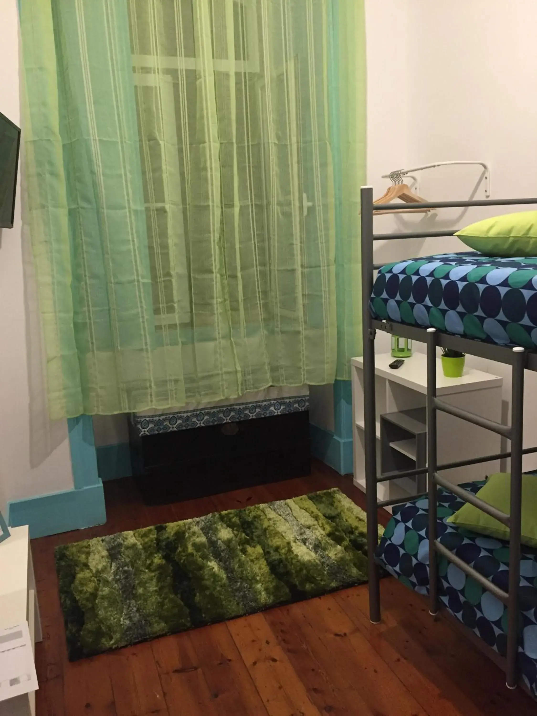 Twin Room with Bunk Bed and Shared Bathroom in C&O Guest House Lisbon Twin Room with Bunk Bed and Shared Bathroom in C&O Guest House Lisbon