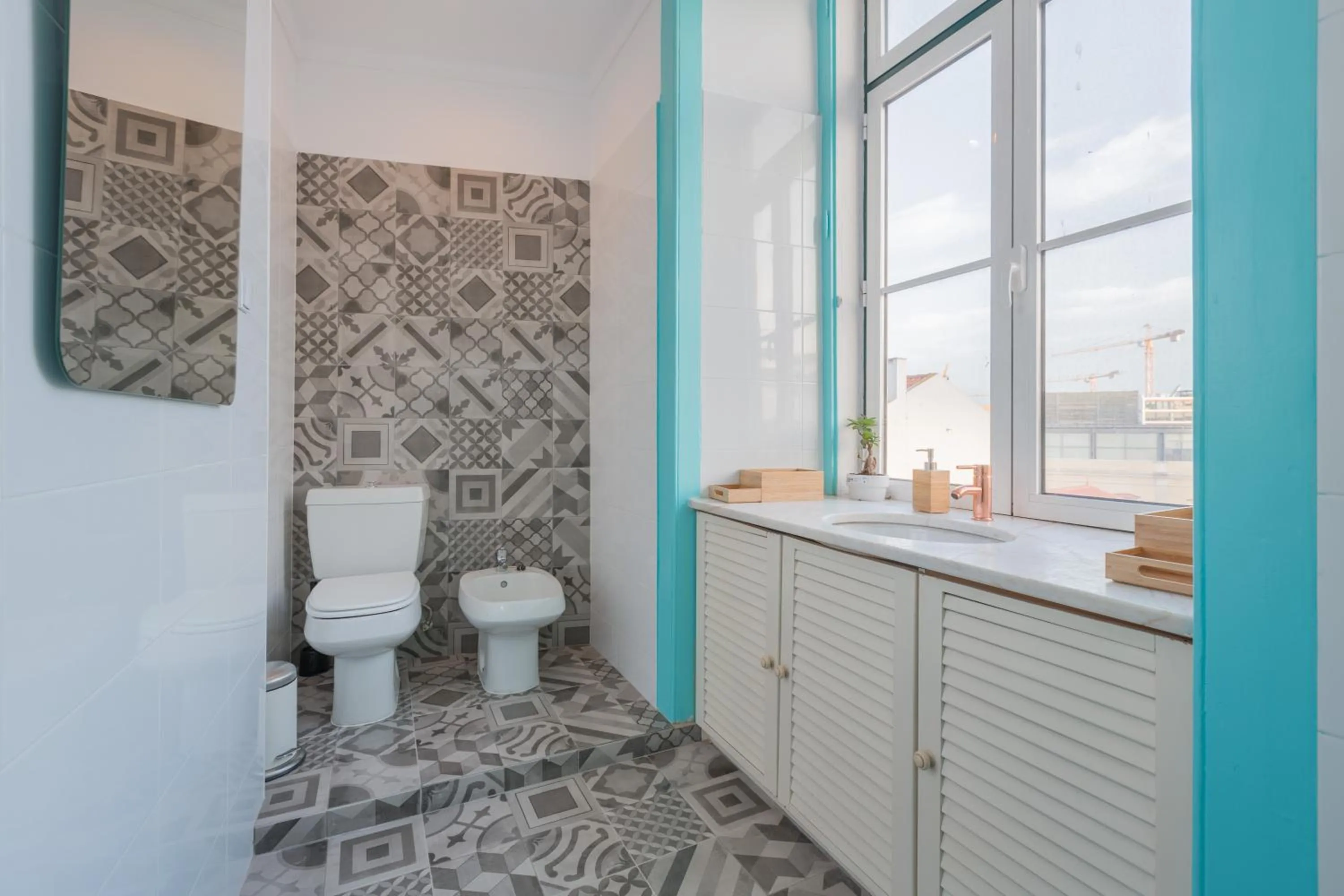 Toilet in C&O Guest House Lisbon