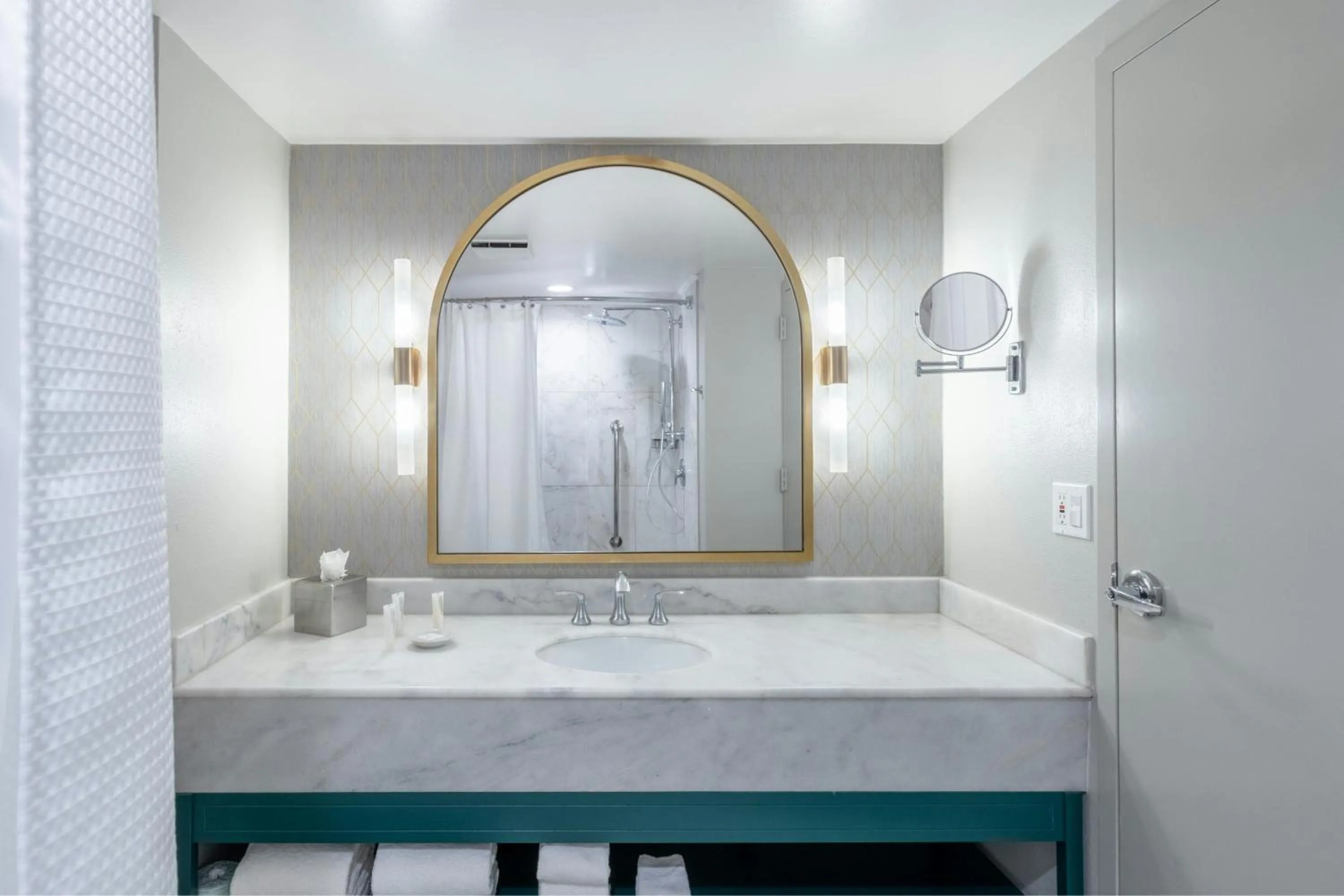 Bathroom in Castle Hotel, Autograph Collection