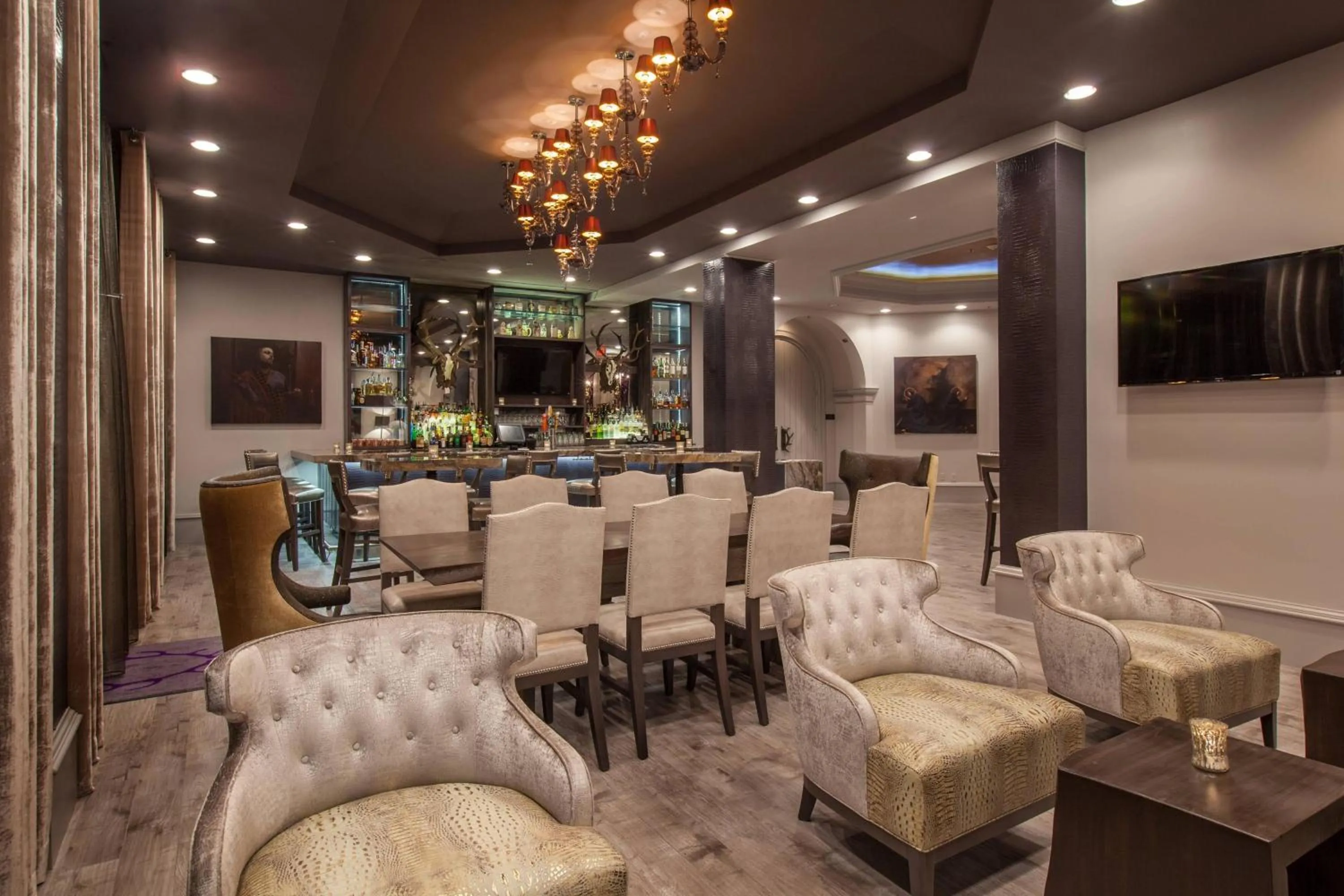 Lounge or bar in Castle Hotel, Autograph Collection