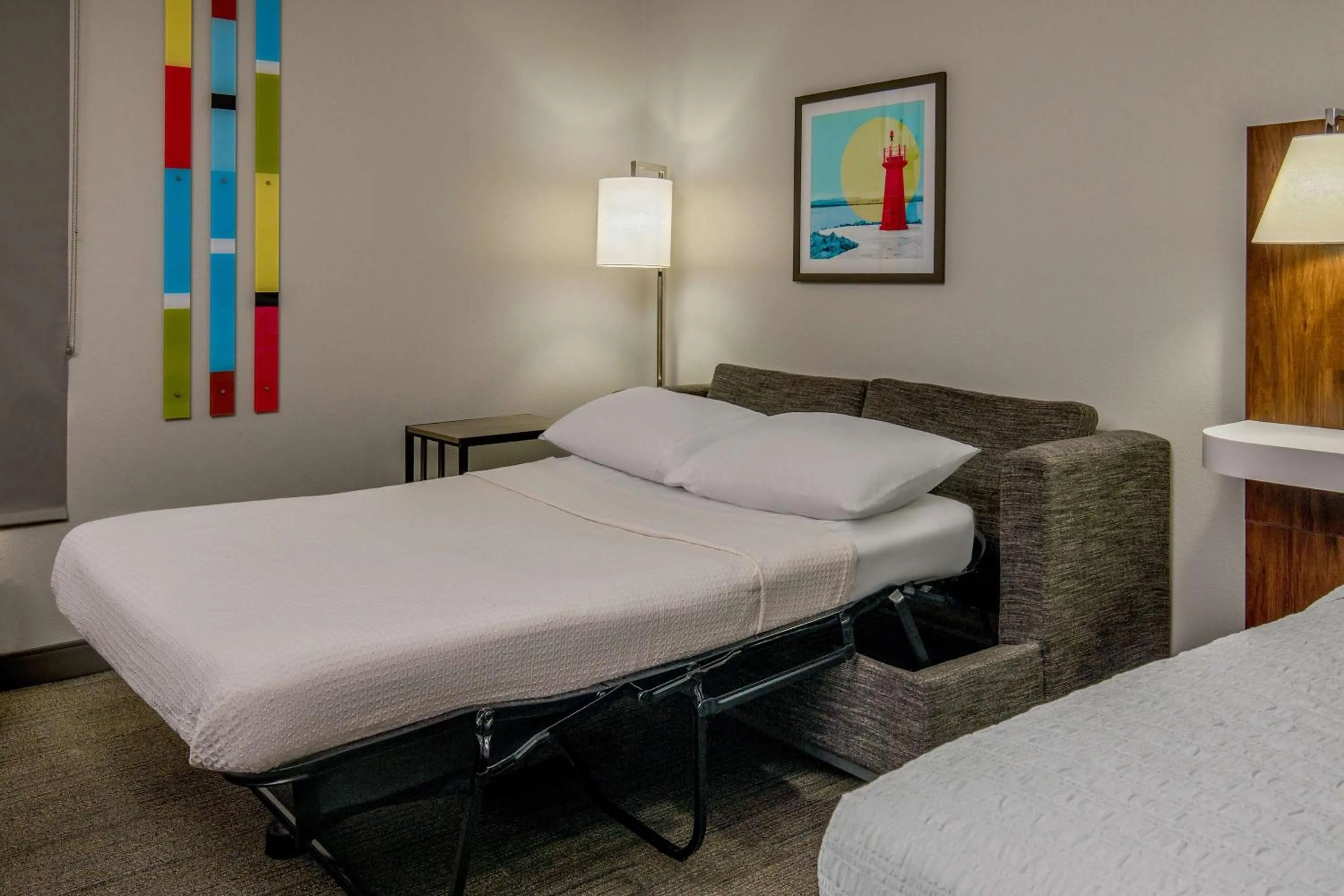 Living room, Bed in Hampton Inn Rehoboth Beach
