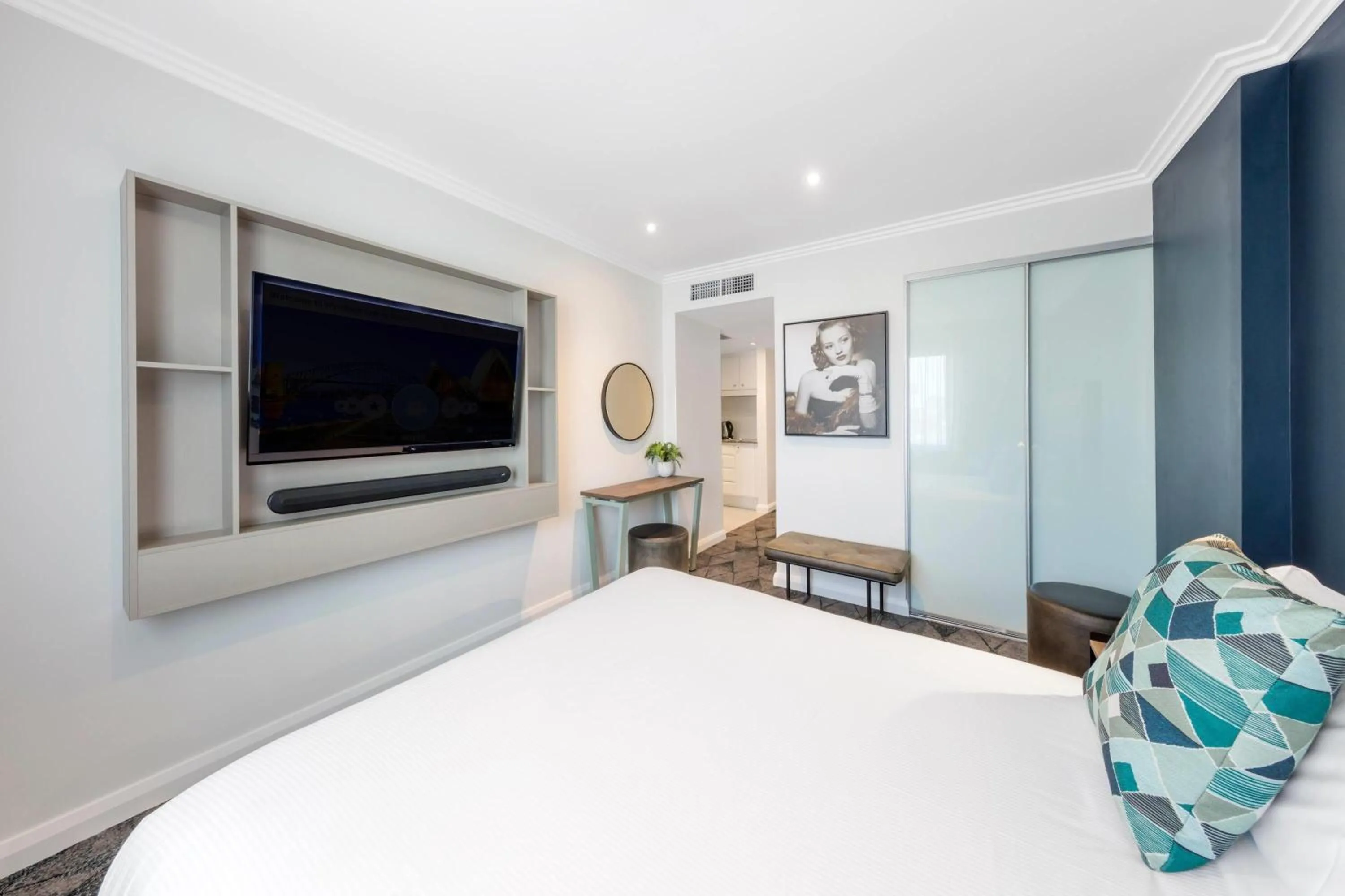 Photo of the whole room, Bed in Club Wyndham Sydney, Trademark Collection by Wyndham