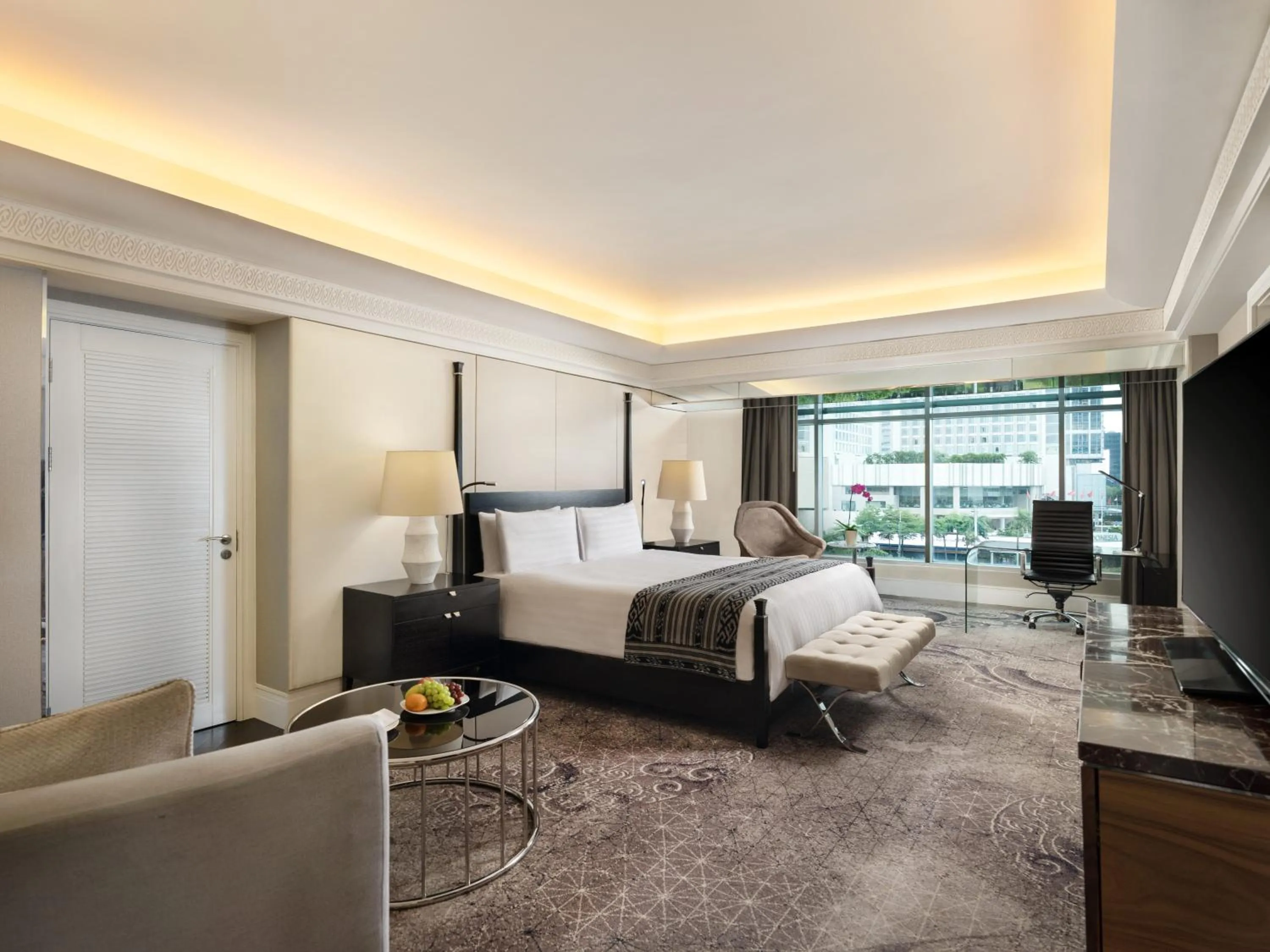 Bed in Hotel Indonesia Kempinski Jakarta