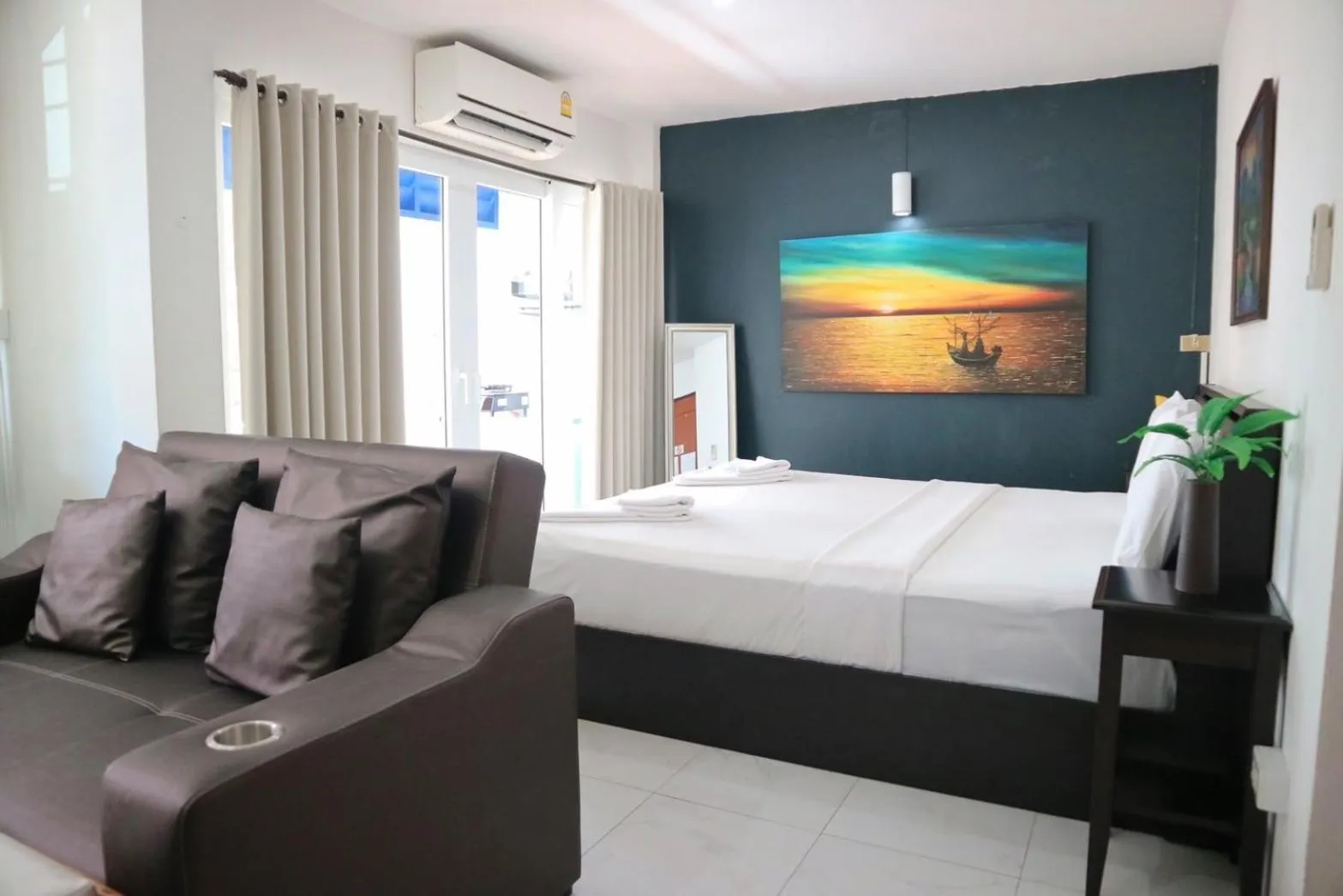 Photo of the whole room, Bed in Sunshine Guest House