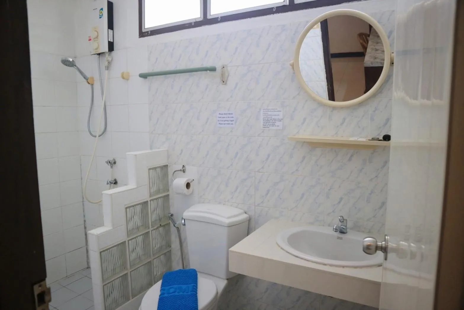 Shower in Sunshine Guest House