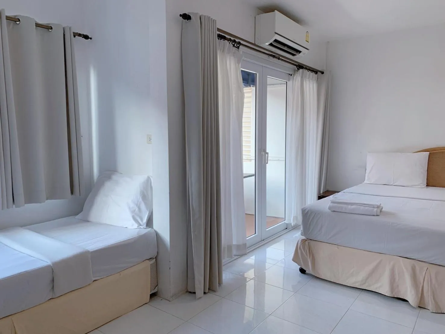 Bed in Sunshine Guest House