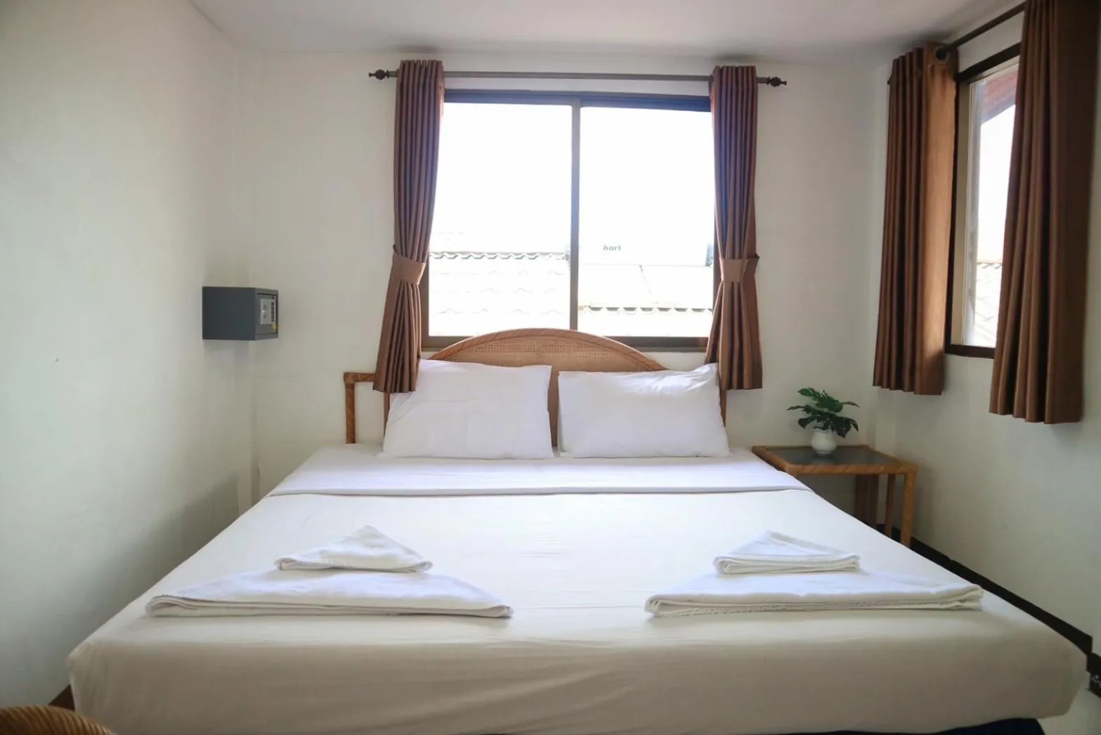 Bed in Sunshine Guest House