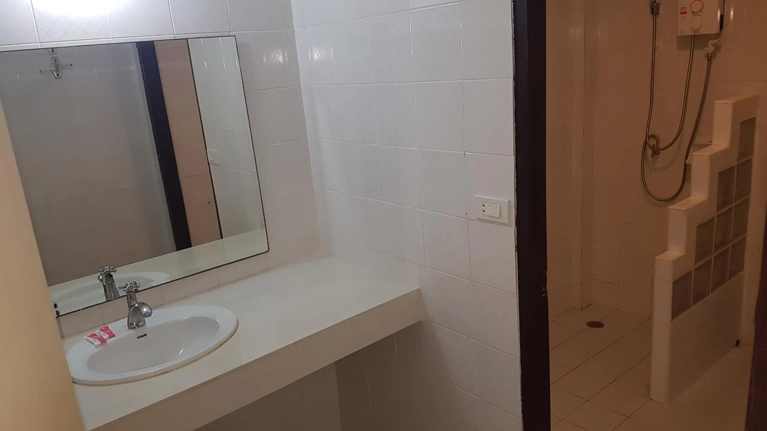 Shower in Sunshine Guest House