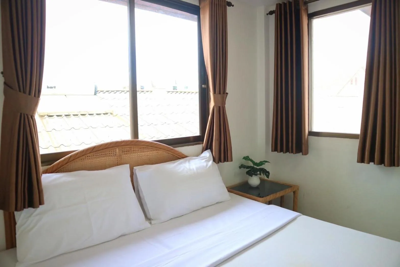 Bed in Sunshine Guest House