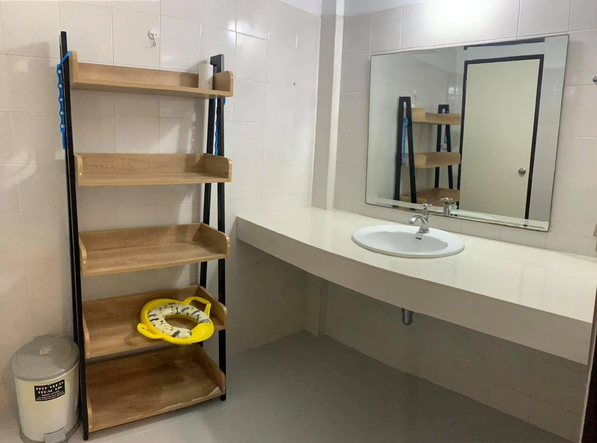 Bathroom in Sunshine Guest House