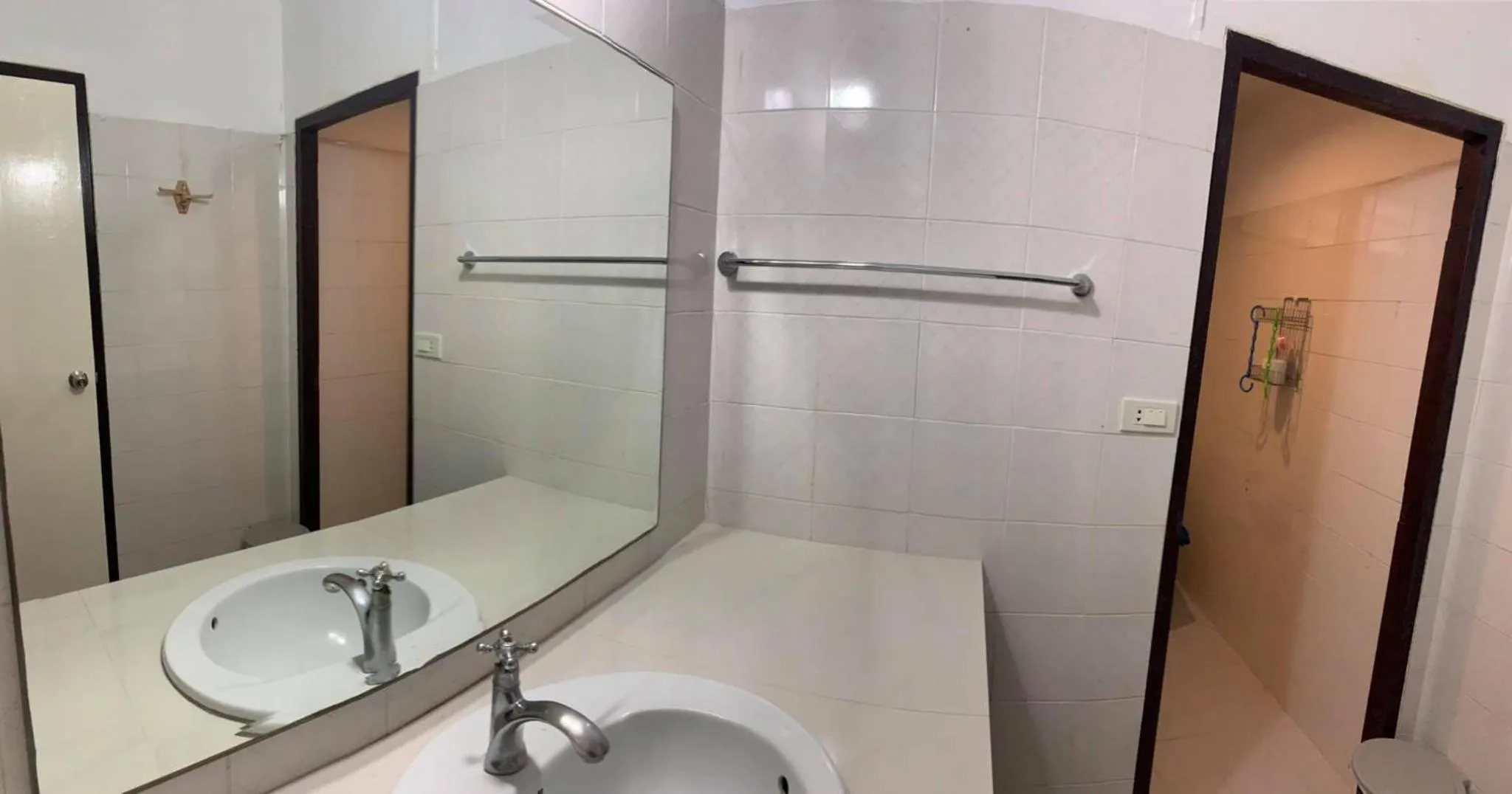 Shower in Sunshine Guest House