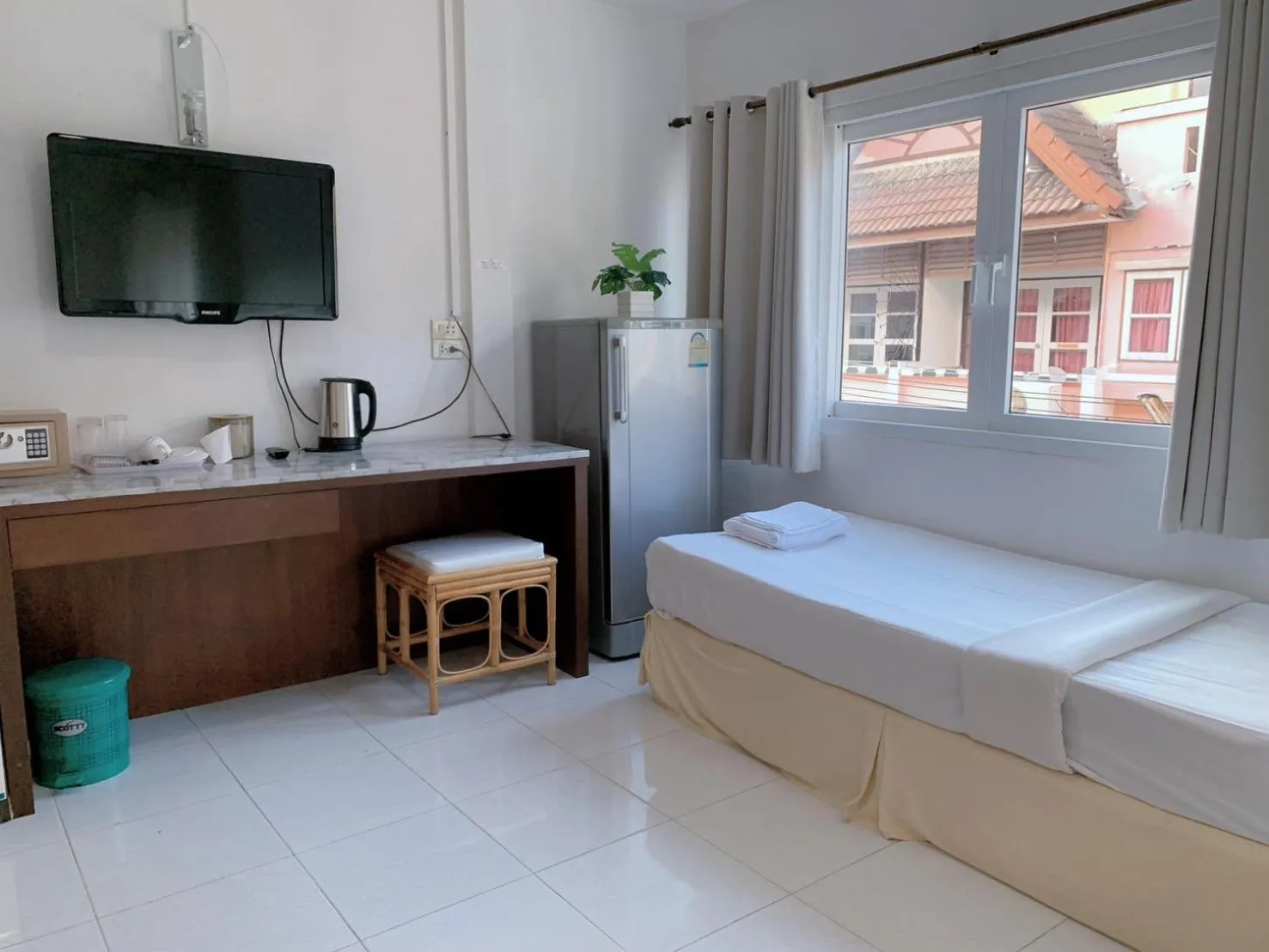 TV and multimedia, Bed in Sunshine Guest House