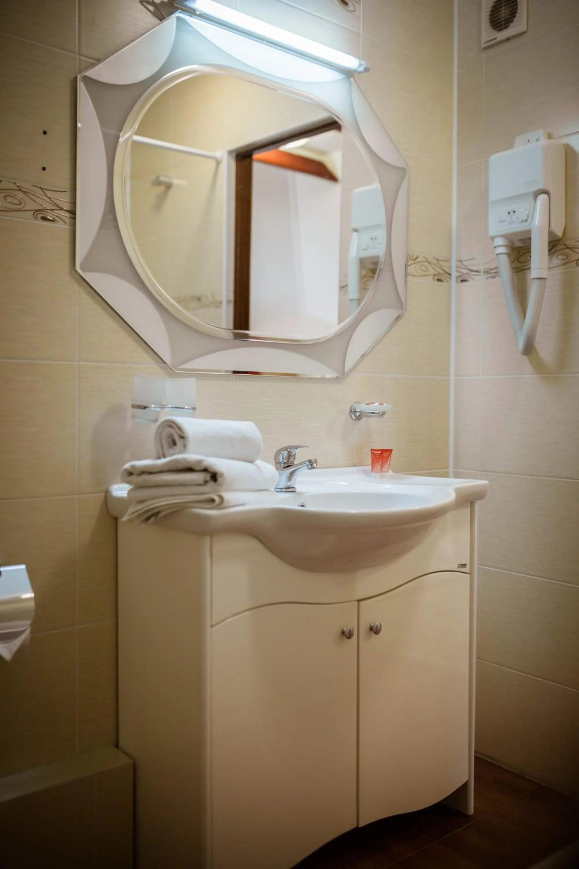 Bathroom in Vila Muntenia Hotel