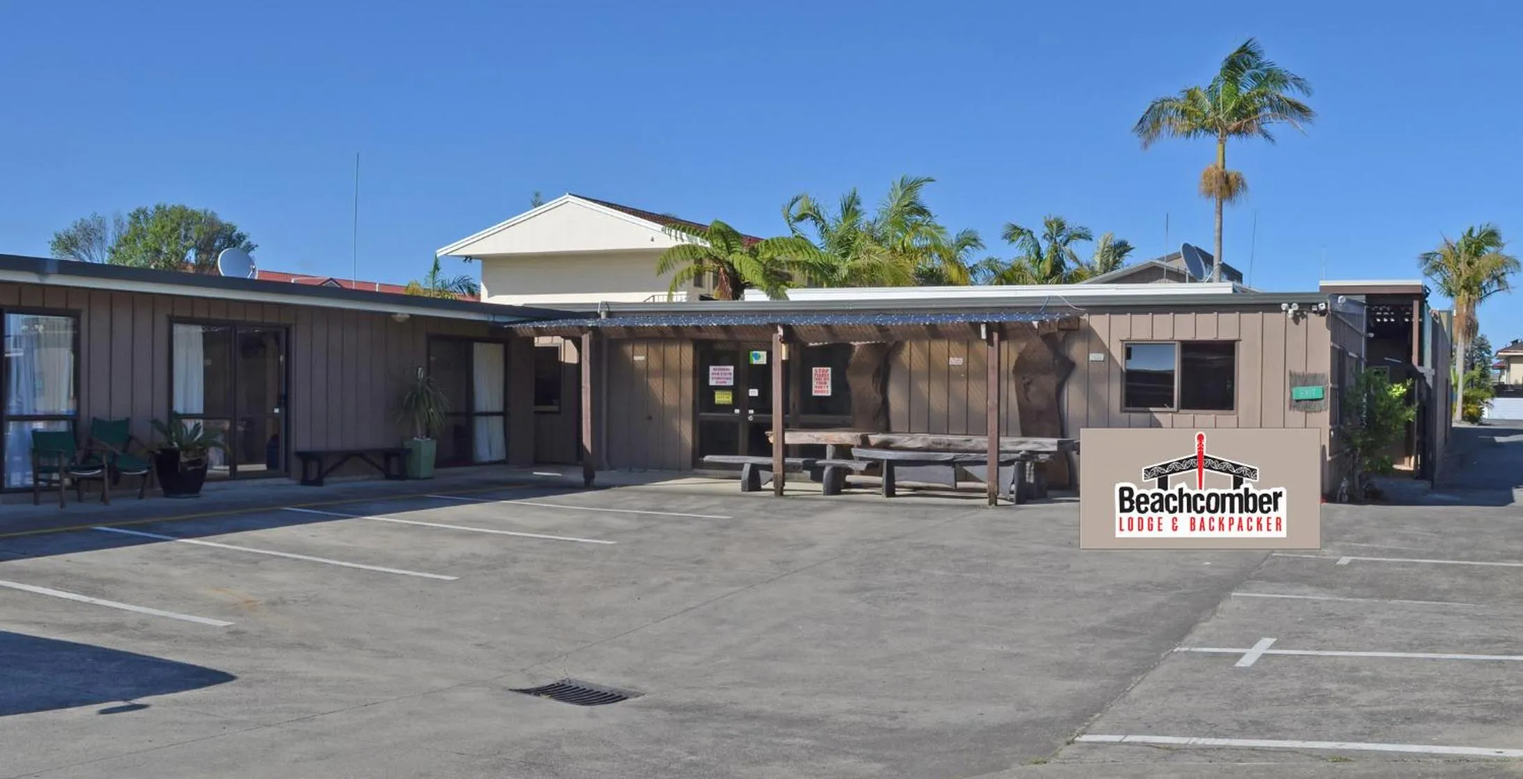 Property building in Beachcomber Lodge & Backpacker