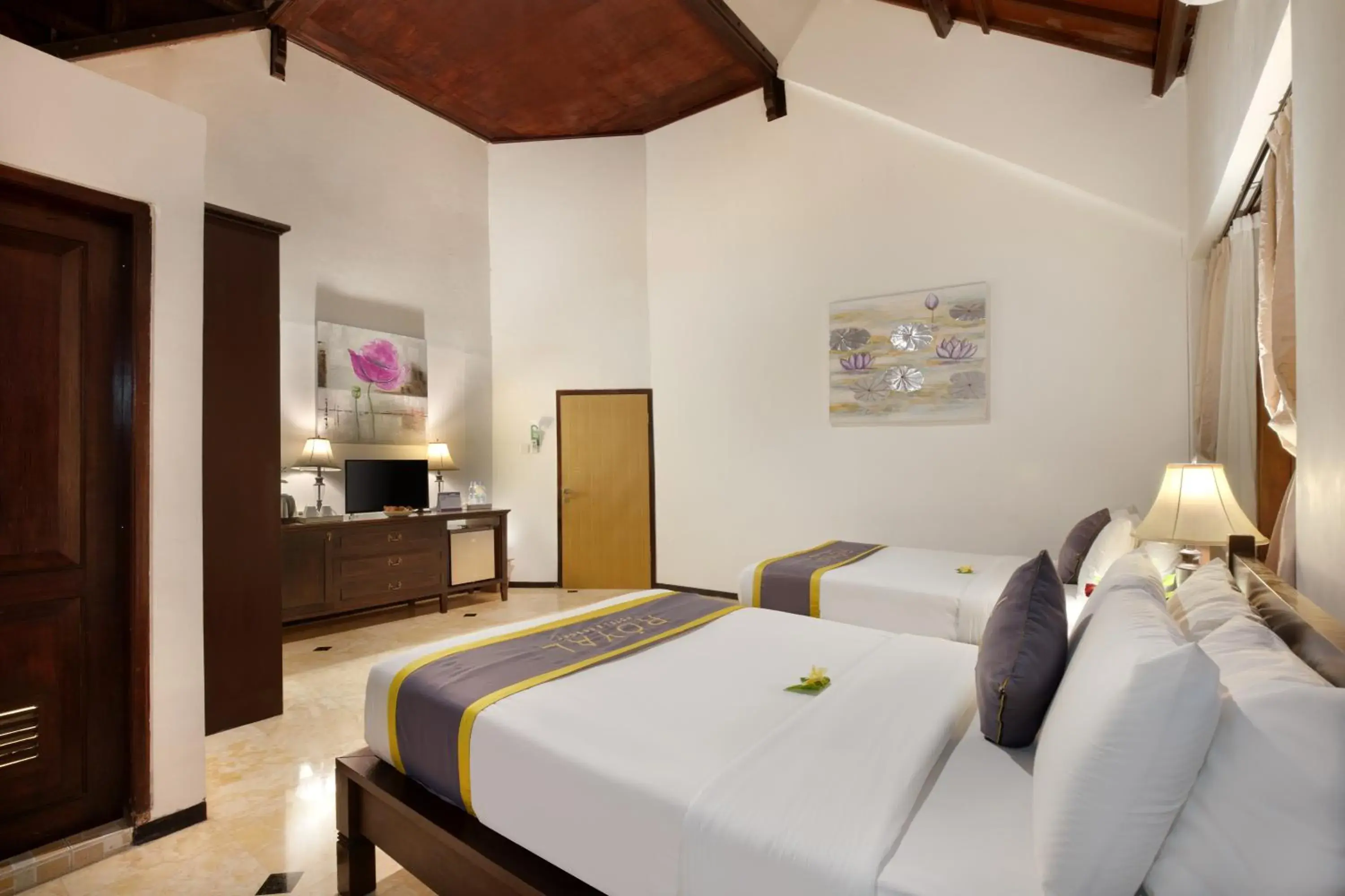 Family Room with Shower in Royal Hotel and Villa Bali Family Room with Shower in Royal Hotel and Villa Bali