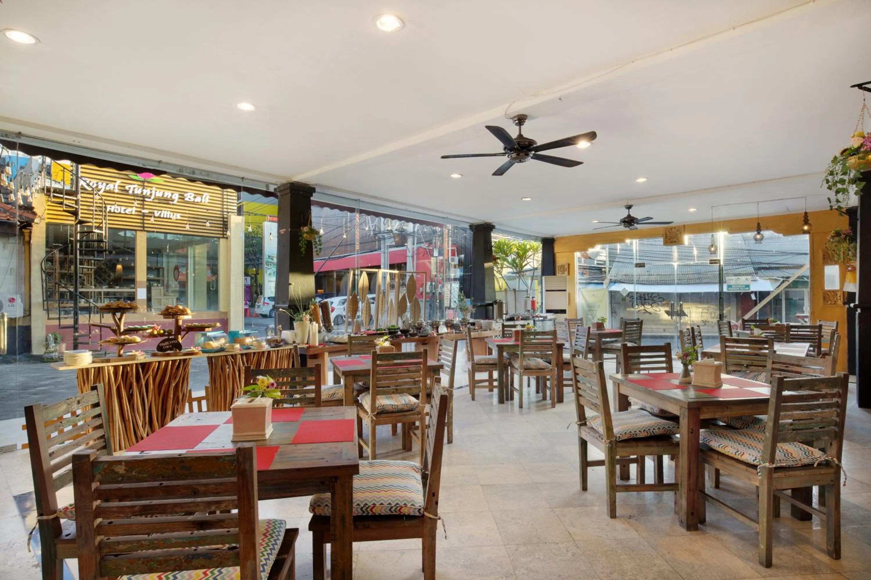 Restaurant/places to eat in Royal Hotel and Villa Bali
