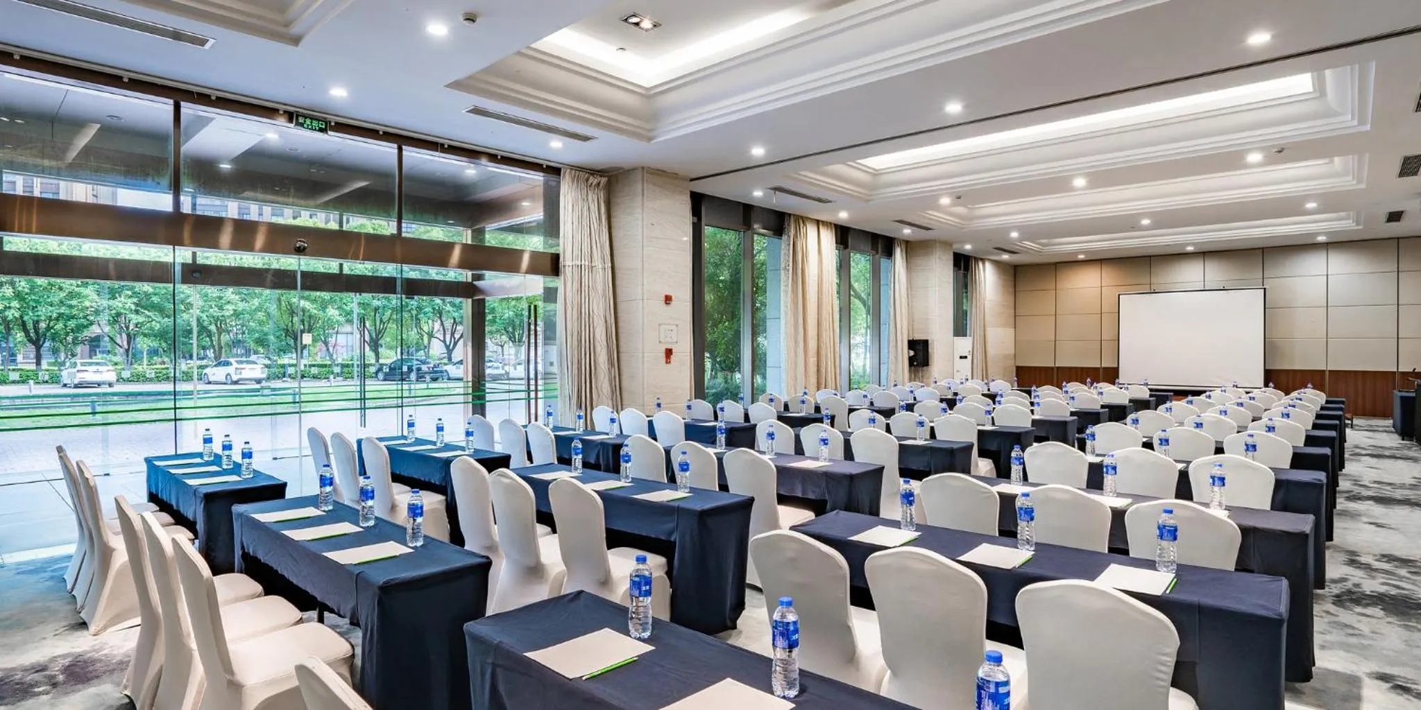 Meeting/conference room in Holiday Inn Changzhou Wujin by IHG