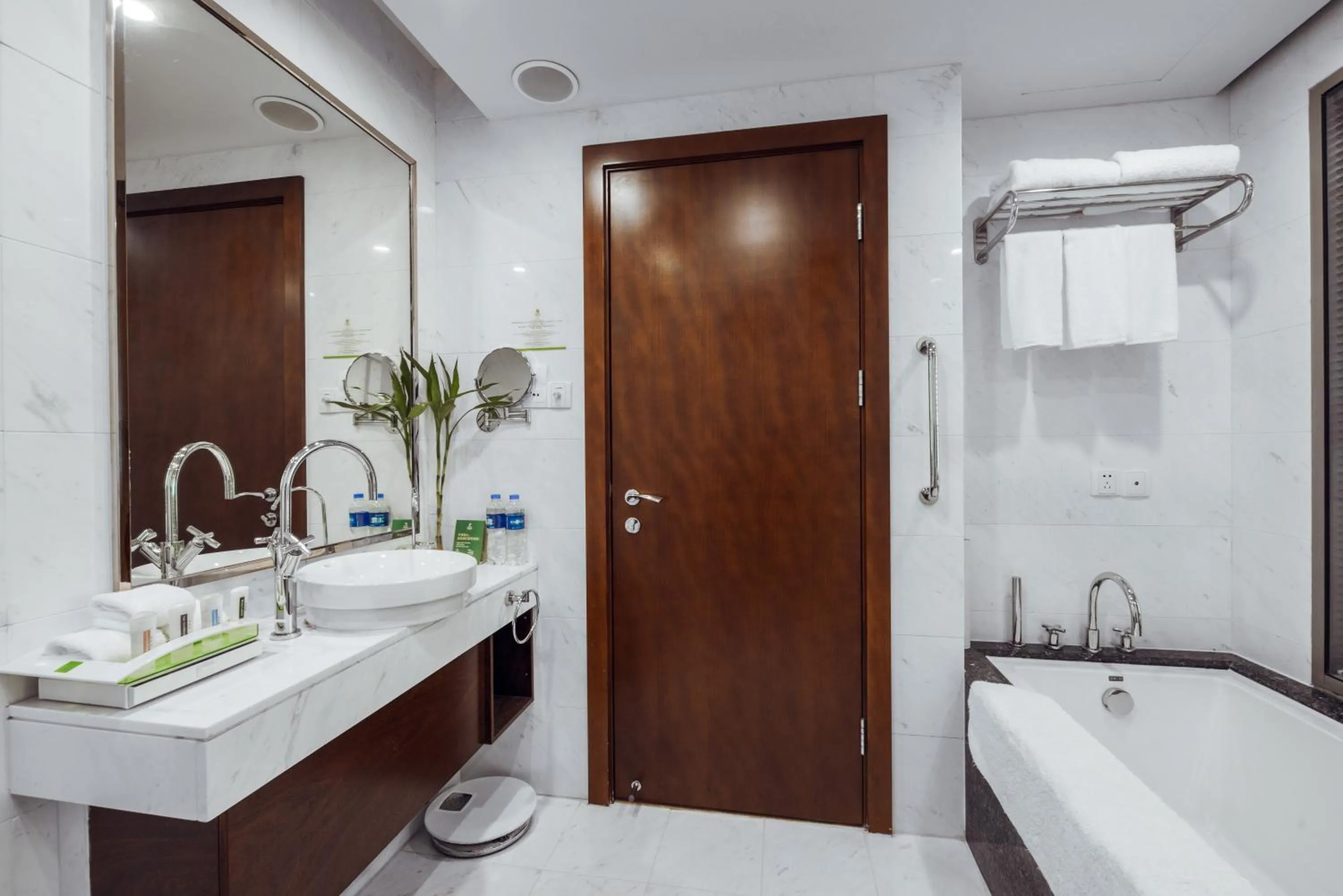 Bath in Holiday Inn Changzhou Wujin by IHG