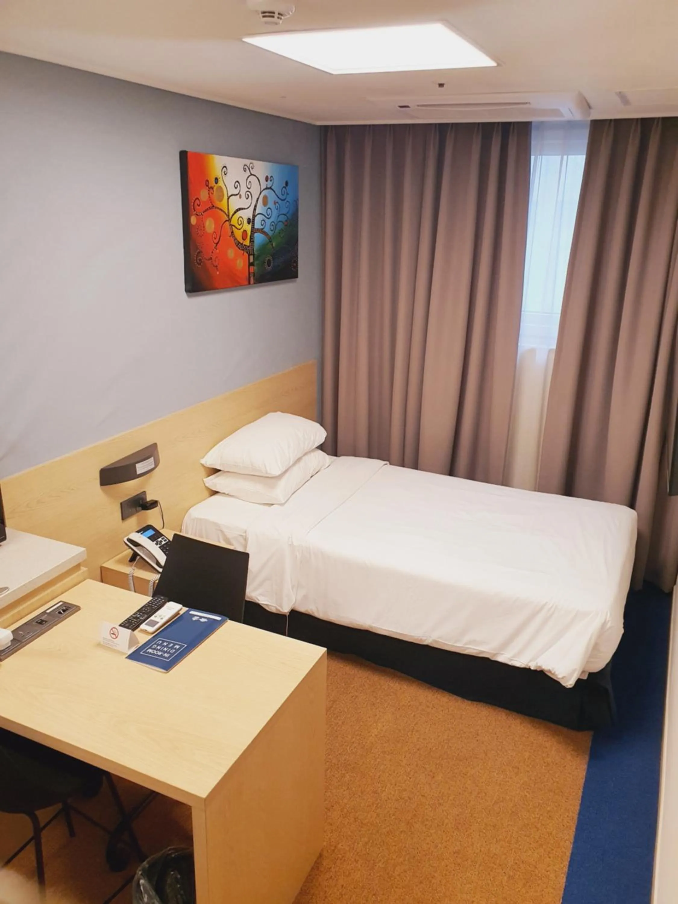 Bed in Days Hotel & Suites by Wyndham Incheon Airport