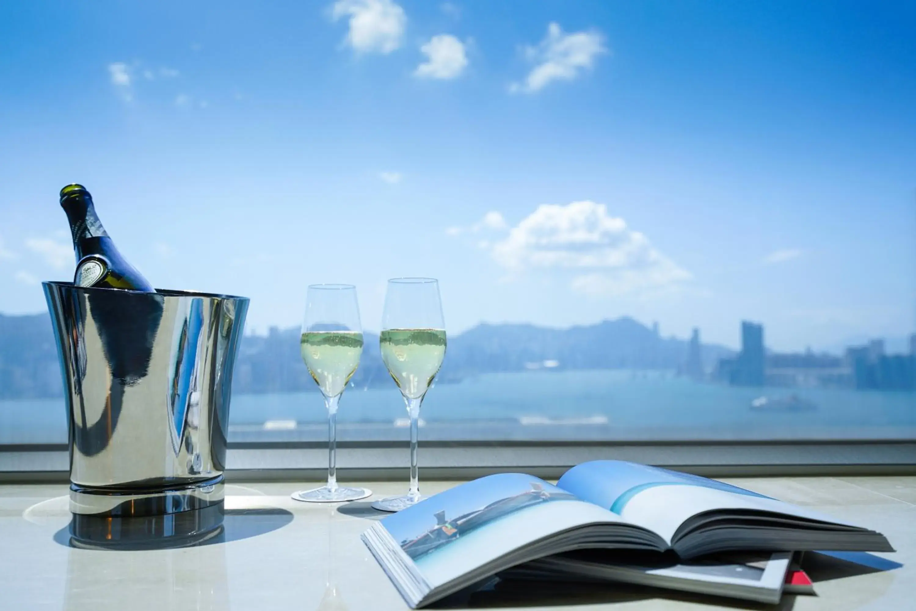 Cozi Deluxe Twin with Sea View in Hotel COZi Harbour View Cozi Deluxe Twin with Sea View in Hotel COZi Harbour View