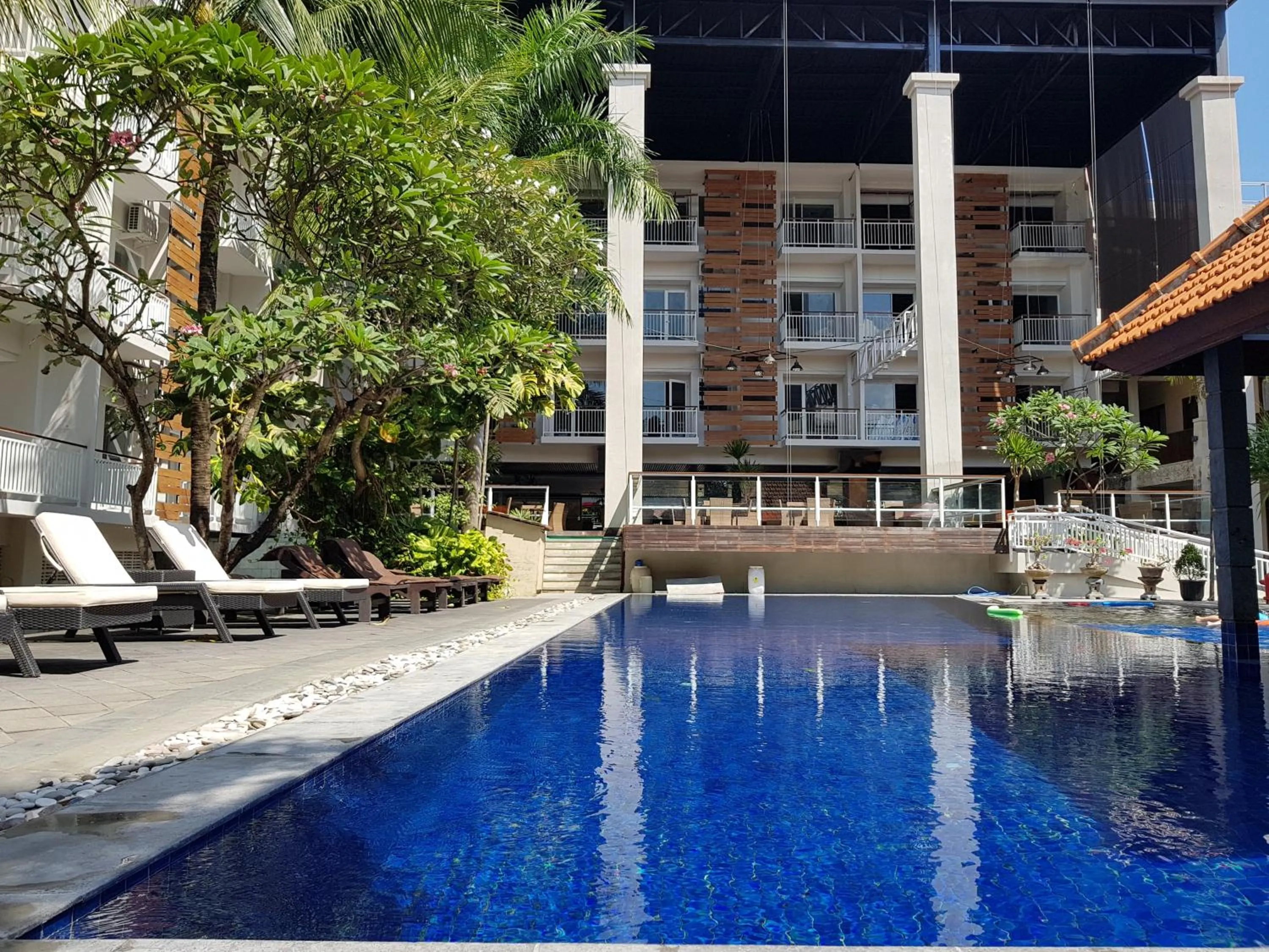 Swimming pool in New Garden View Resort