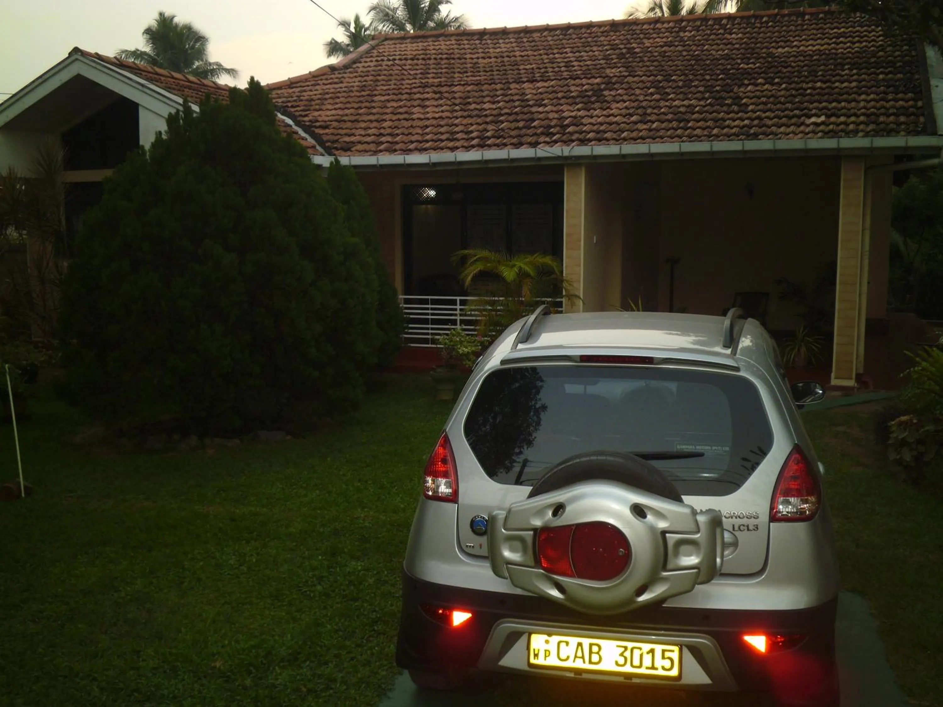 Facade/entrance in Mama's Hostel by Taprobane