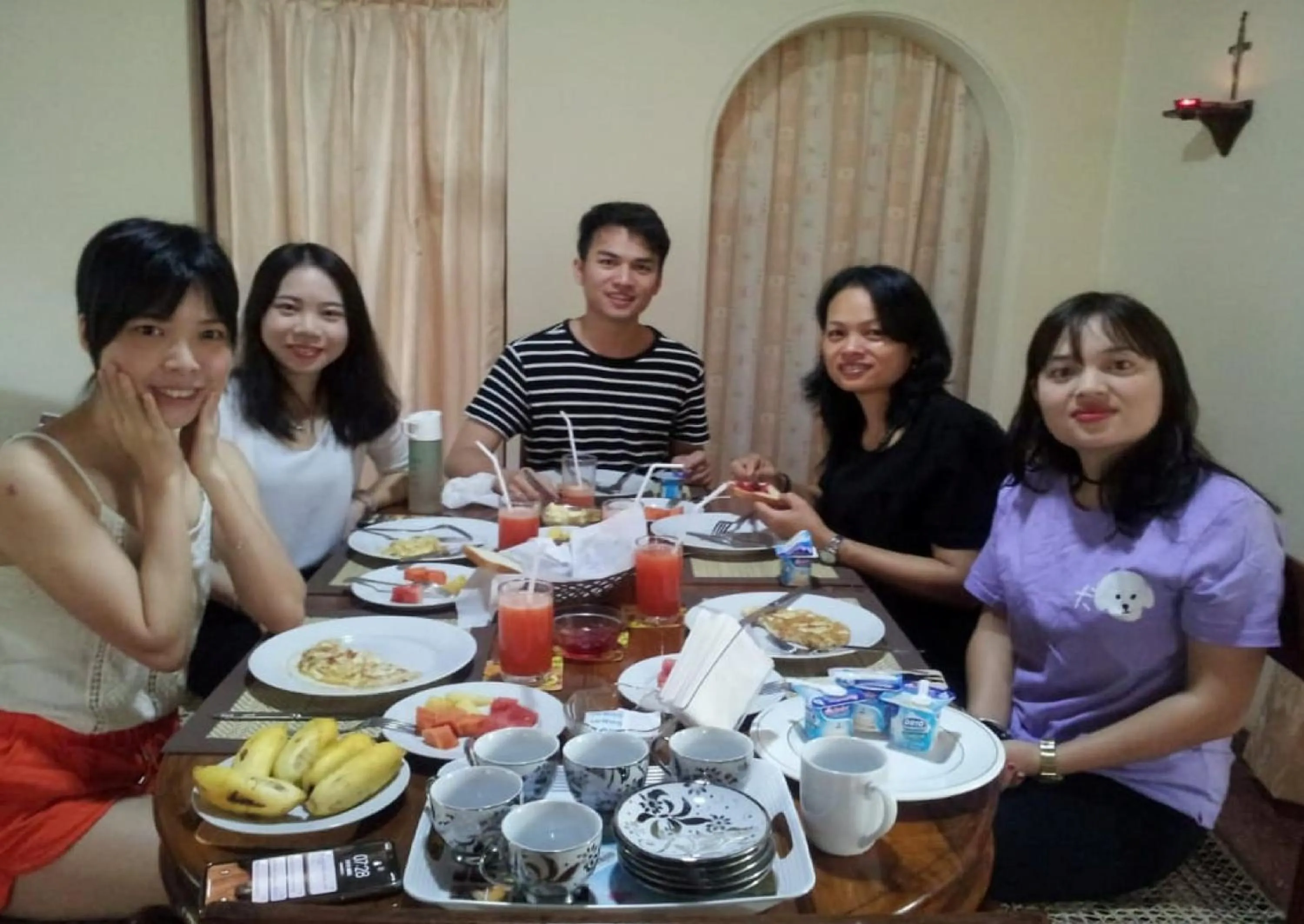 Dining area in Mama's Hostel by Taprobane