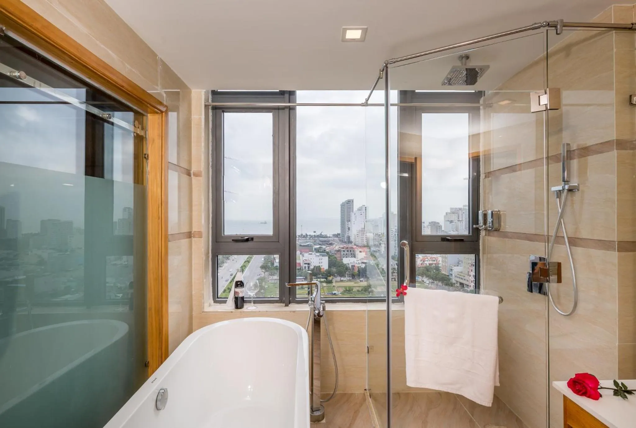 Shower in Nhu Minh Plaza Danang Hotel