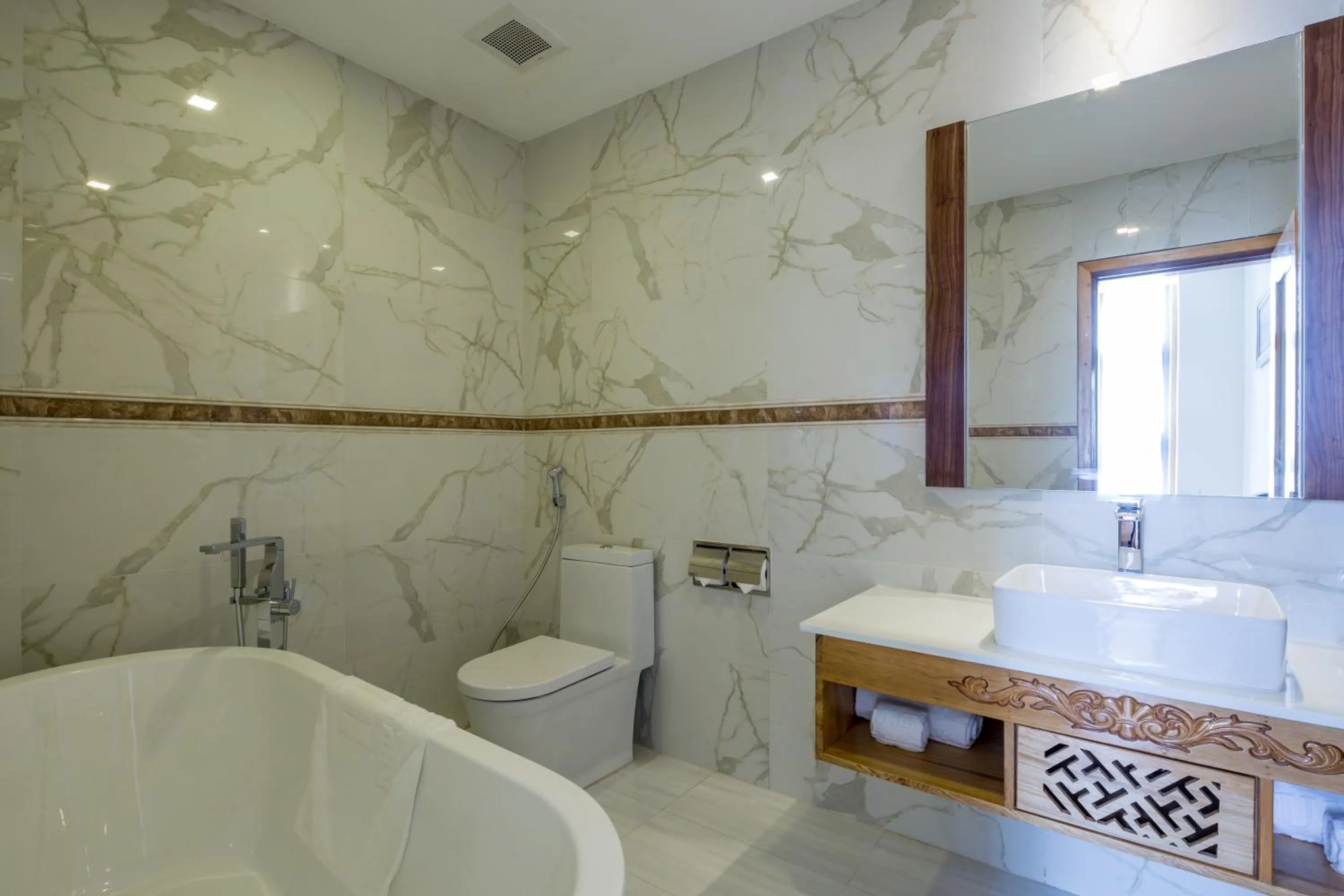 Toilet in Nhu Minh Plaza Danang Hotel