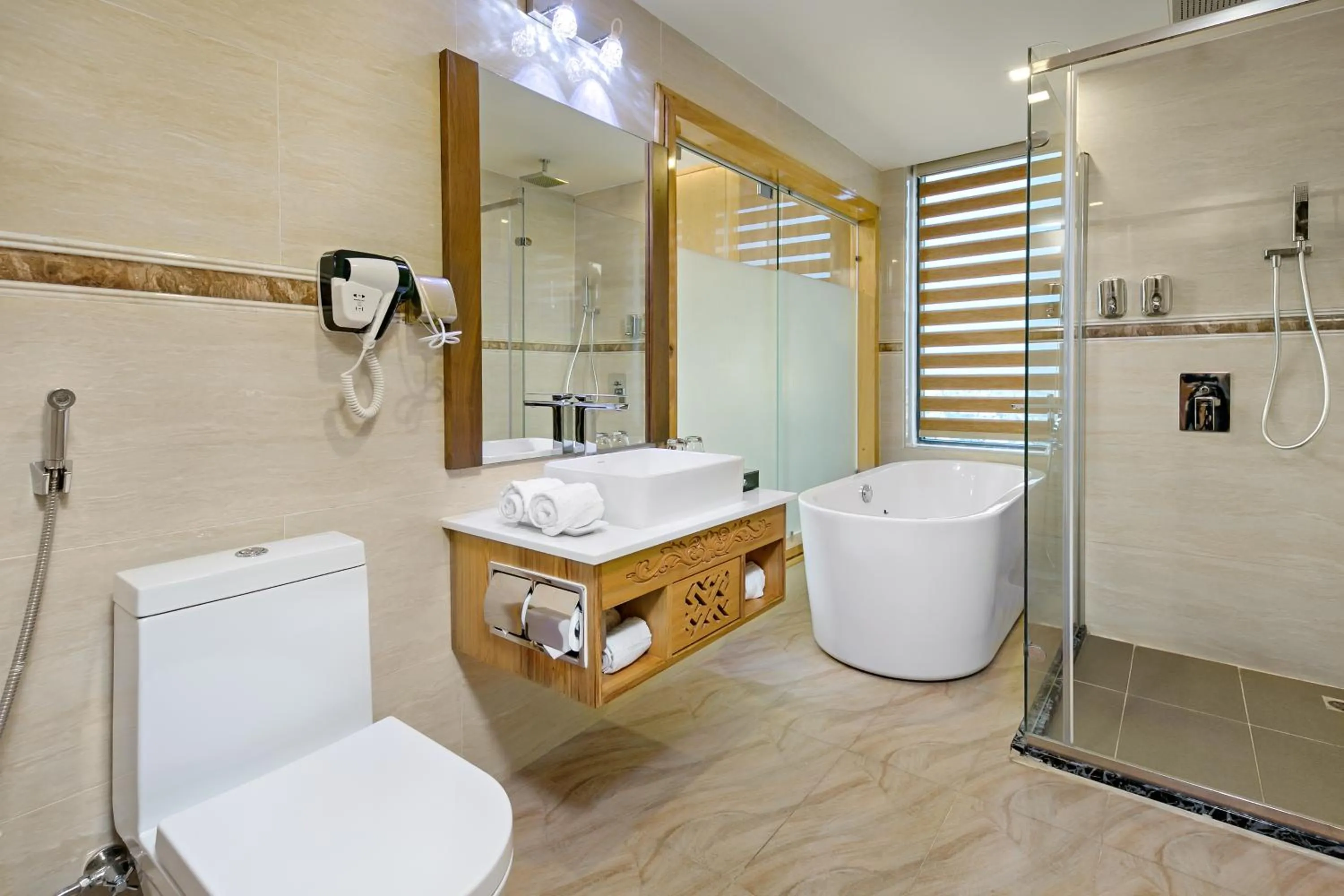 Bathroom in Nhu Minh Plaza Danang Hotel