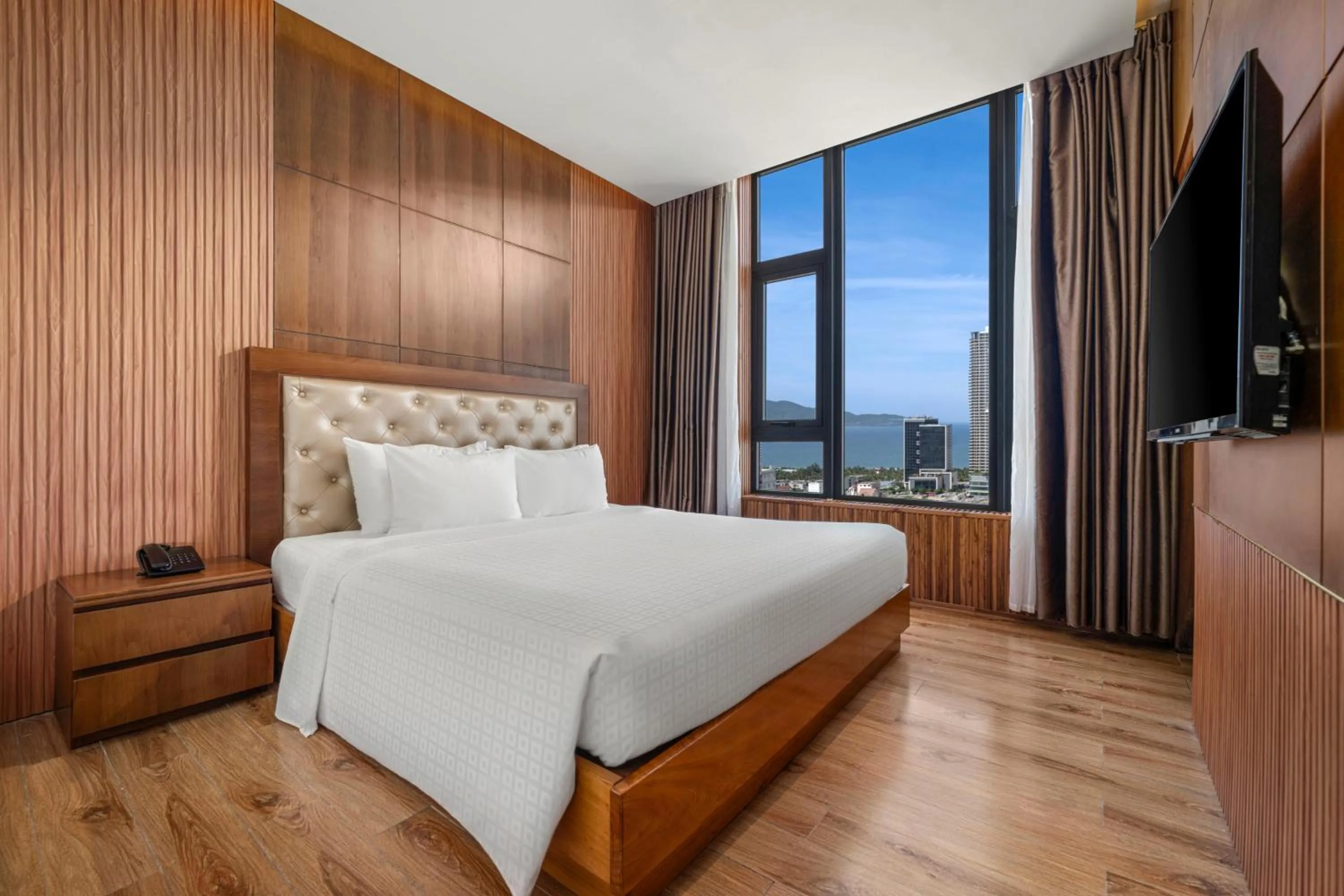 Bedroom, Bed in Nhu Minh Plaza Danang Hotel