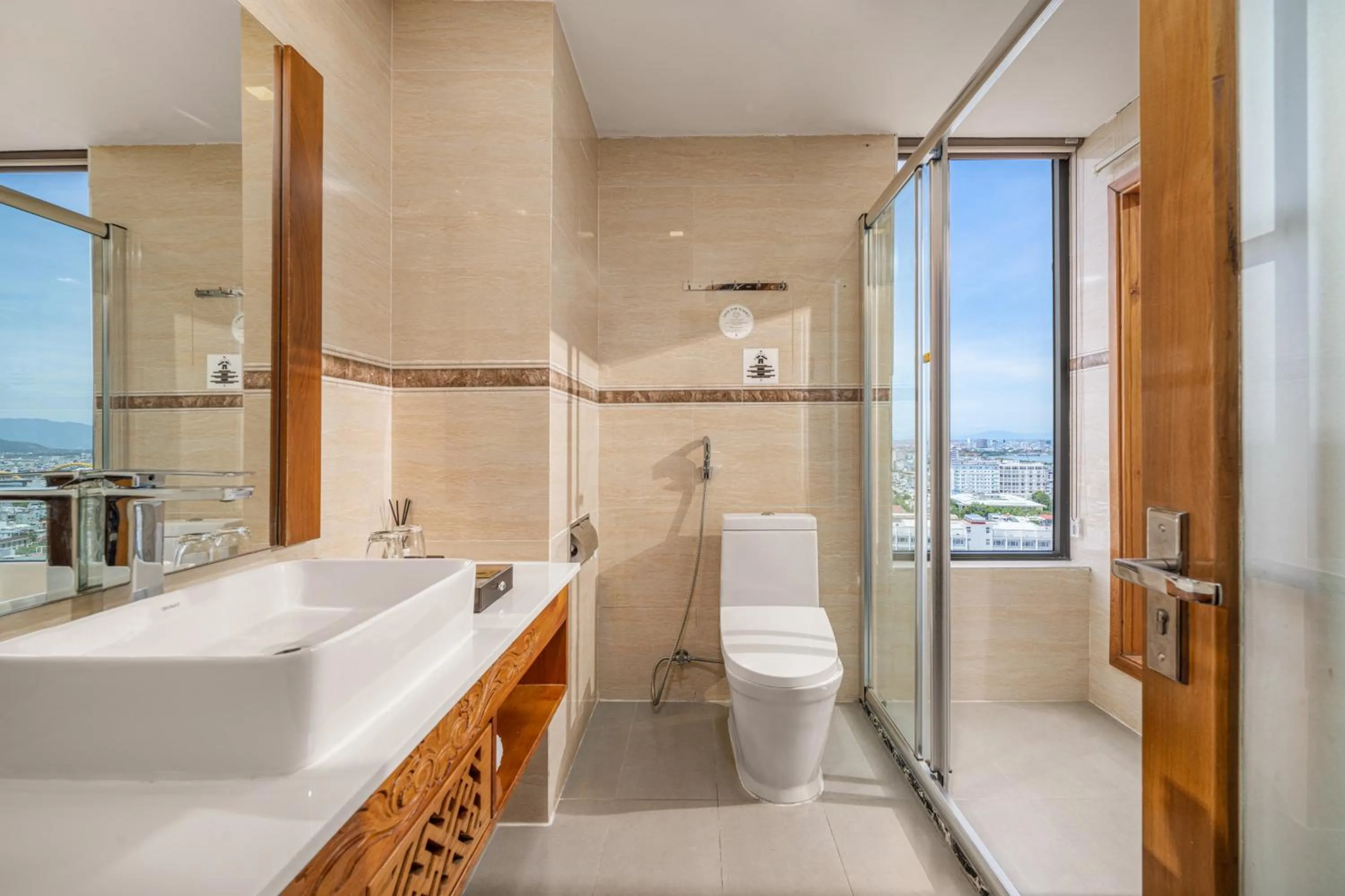 Bathroom in Nhu Minh Plaza Danang Hotel