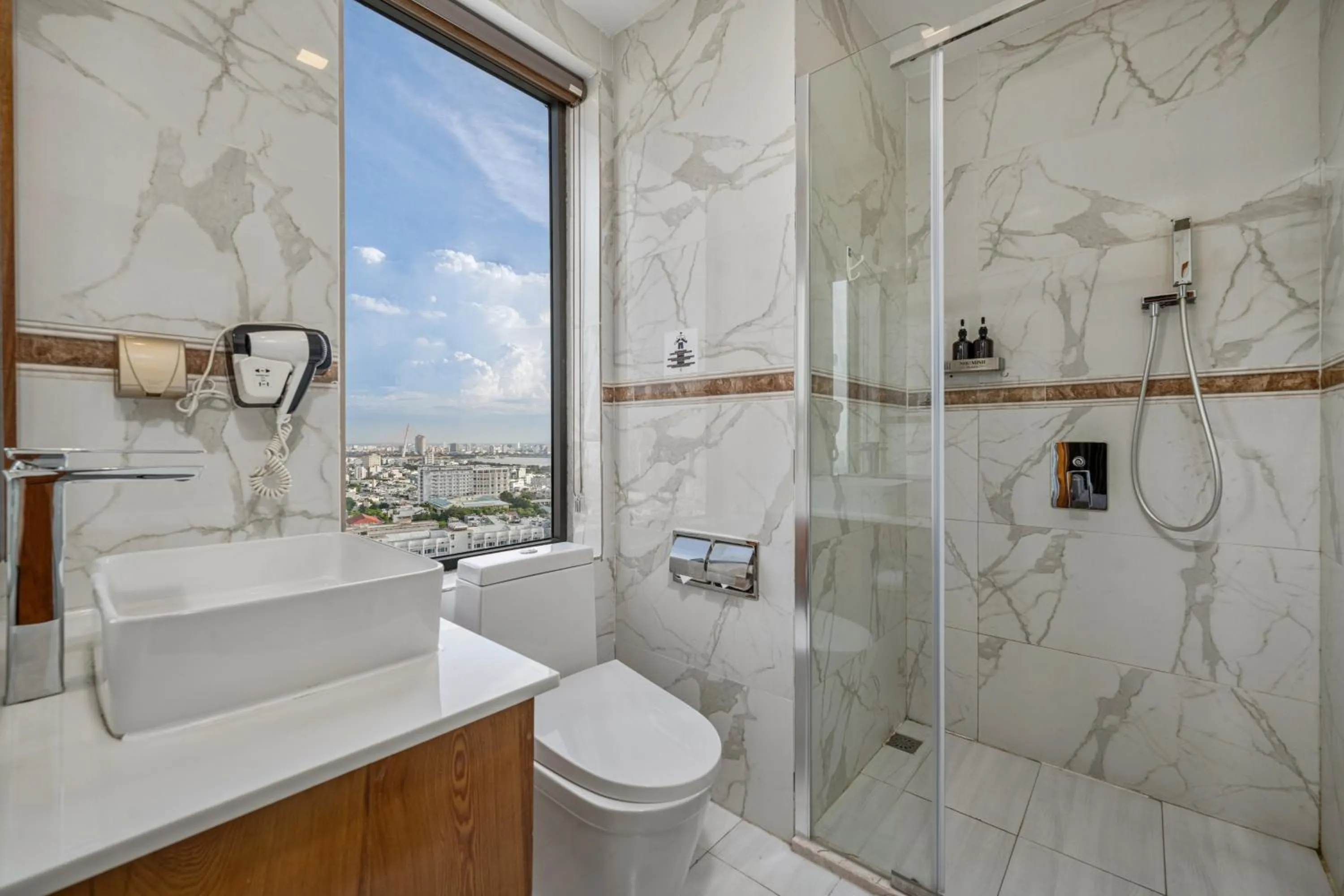 Bathroom in Nhu Minh Plaza Danang Hotel