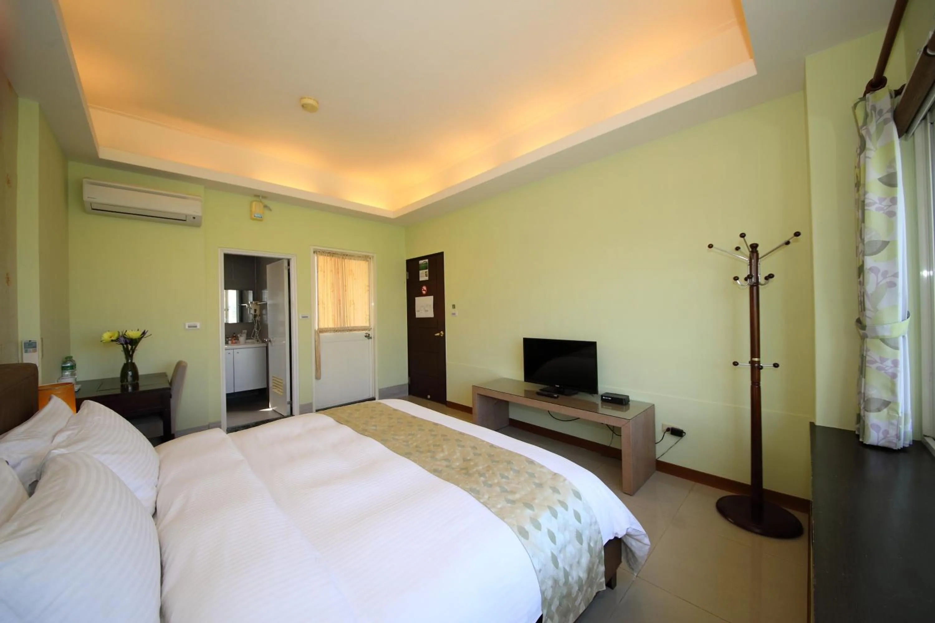 Photo of the whole room, Bed in Yue Ya Guan Homestay