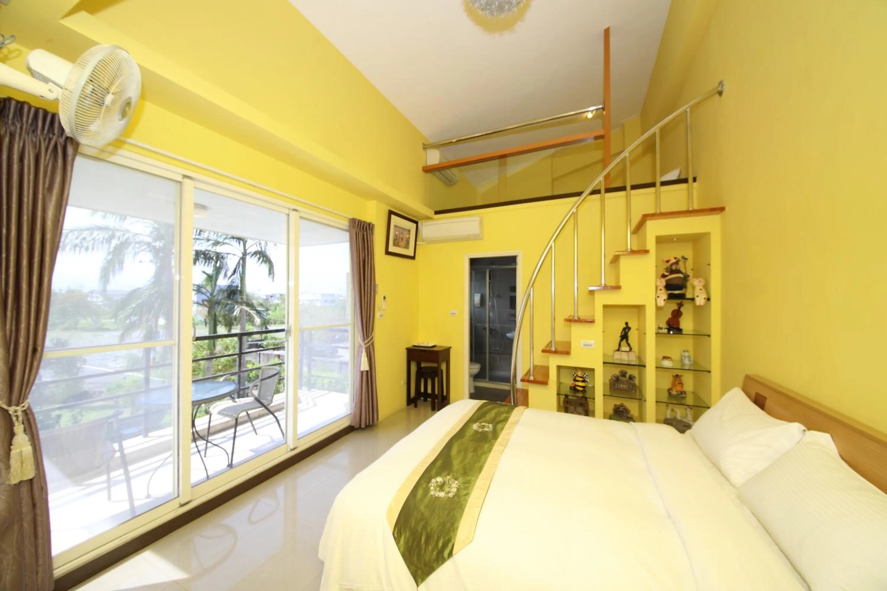 Photo of the whole room, Bed in Yue Ya Guan Homestay