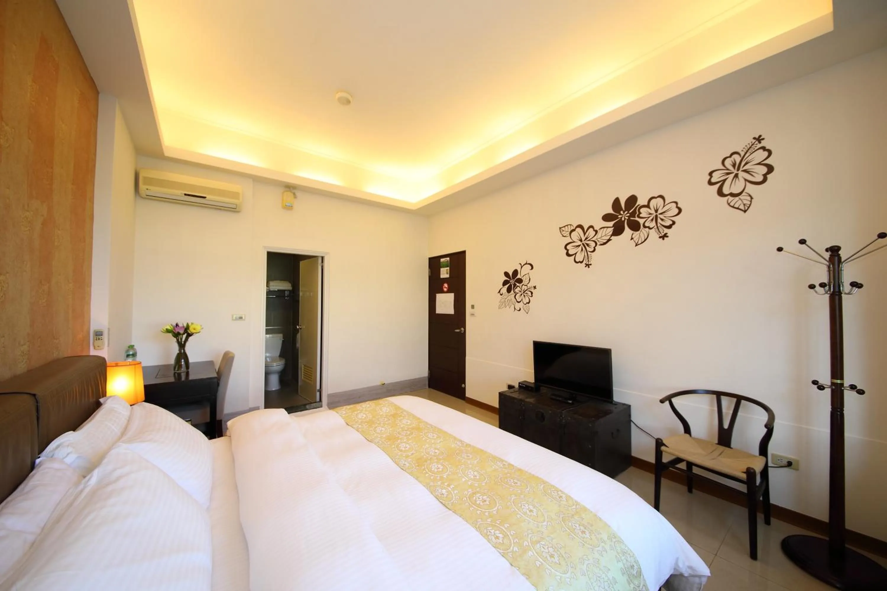 Photo of the whole room, Bed in Yue Ya Guan Homestay
