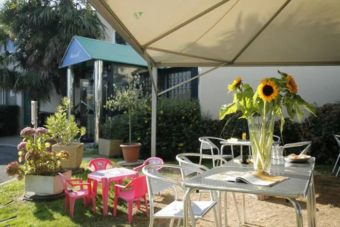 Restaurant/Places to Eat in The Originals Access, Hotel Rennes Ouest (P'tit Dej-Hotel)