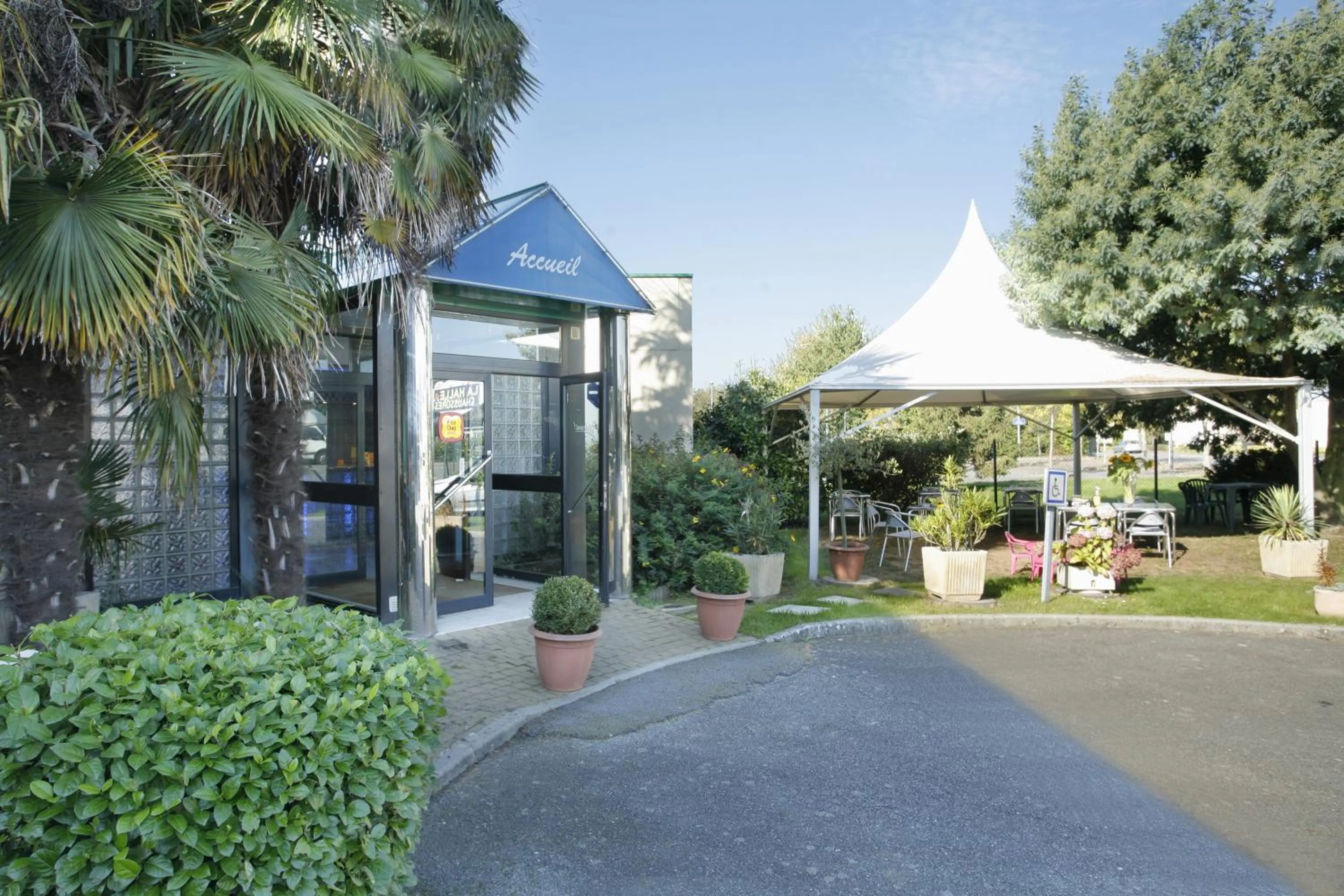 Property building in The Originals Access, Hotel Rennes Ouest (P'tit Dej-Hotel)