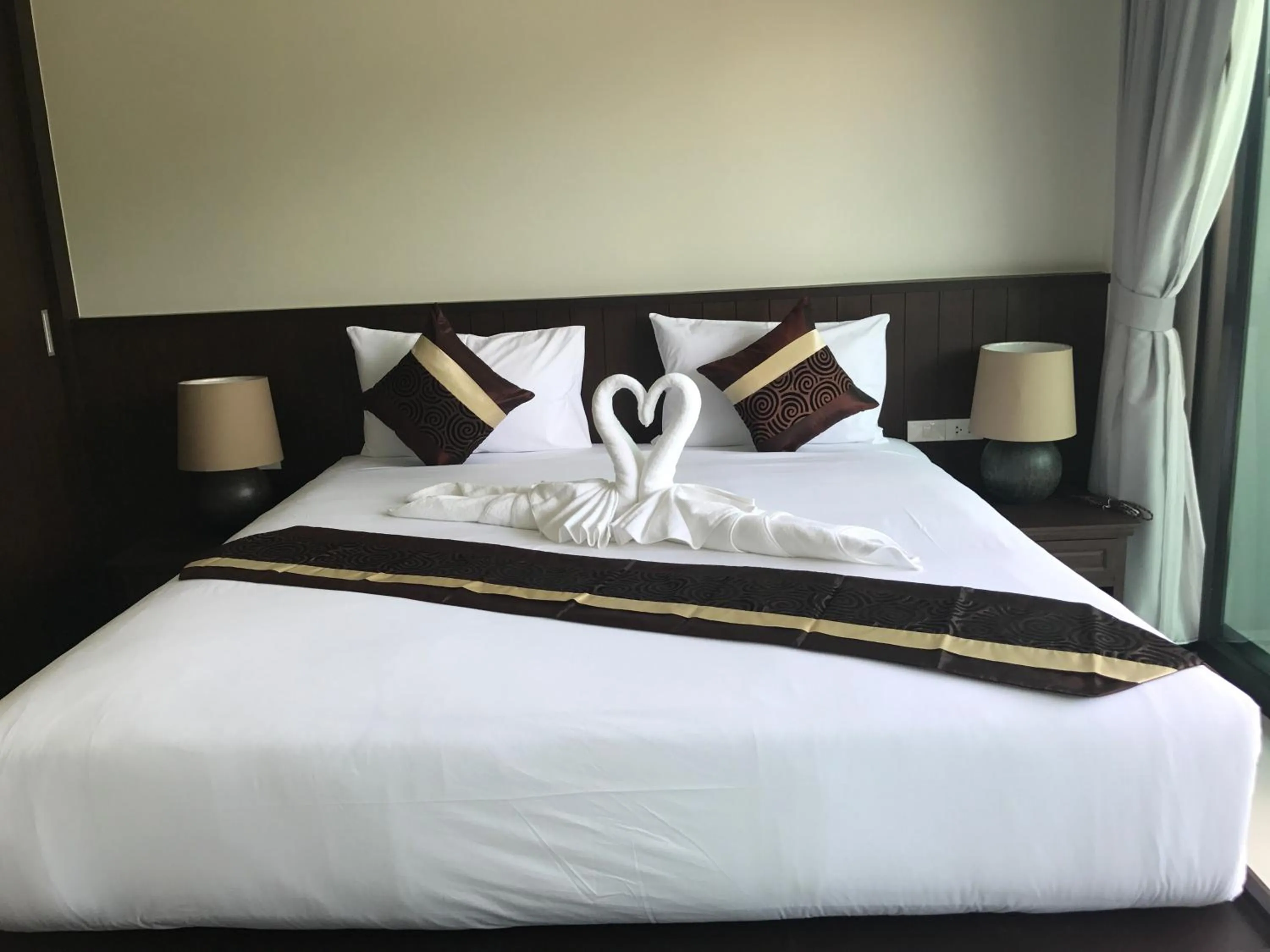 Bed in Amarina Green