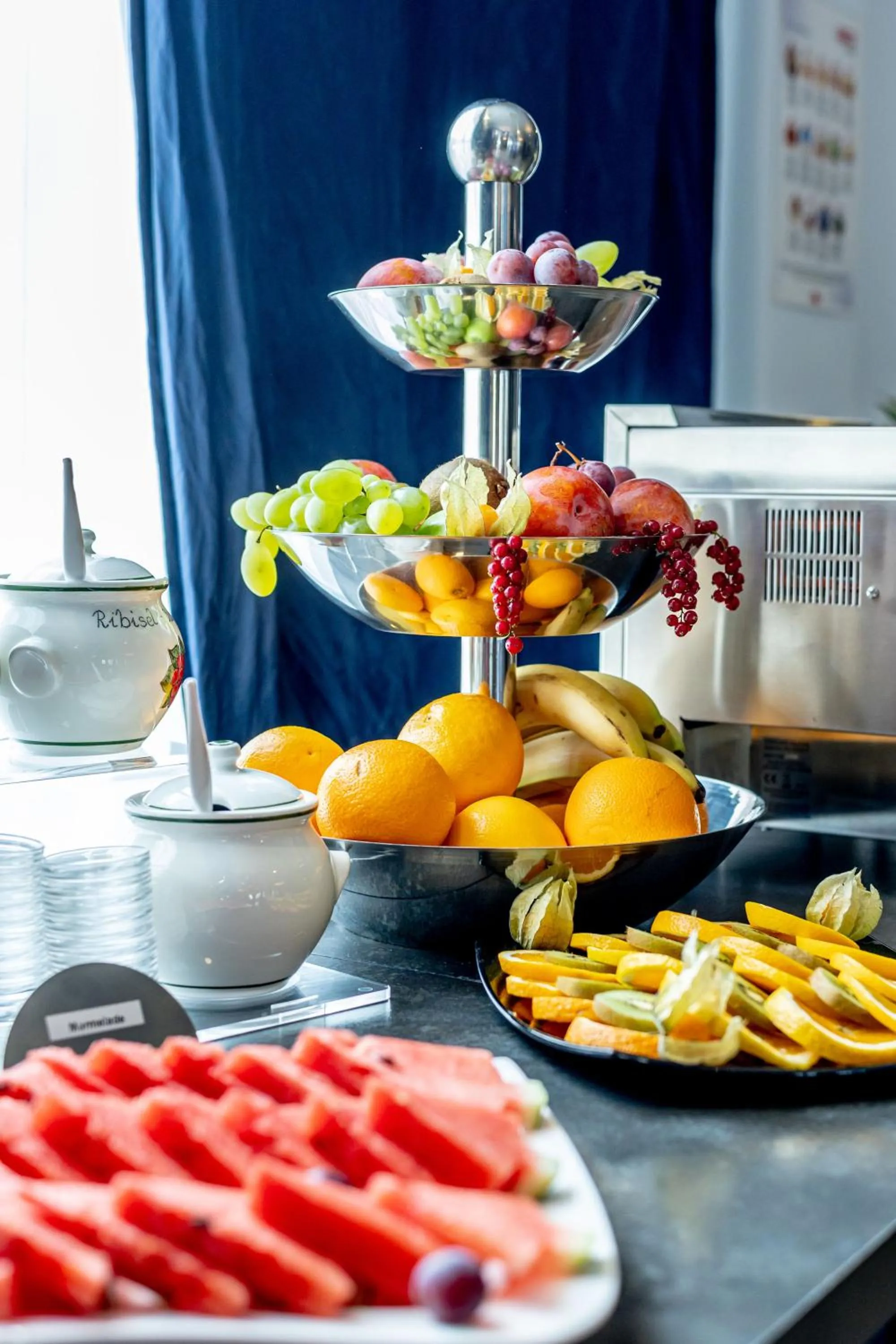 Breakfast in Lenas Donau Hotel